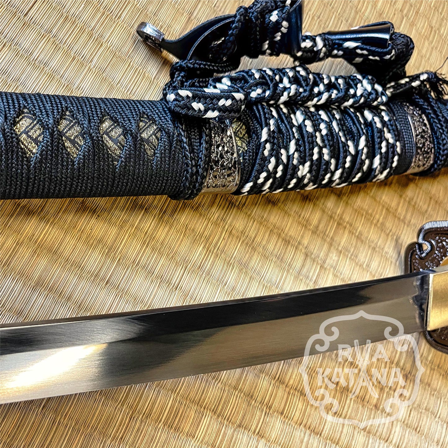 Tachi, Sable Black Mn65 Steel