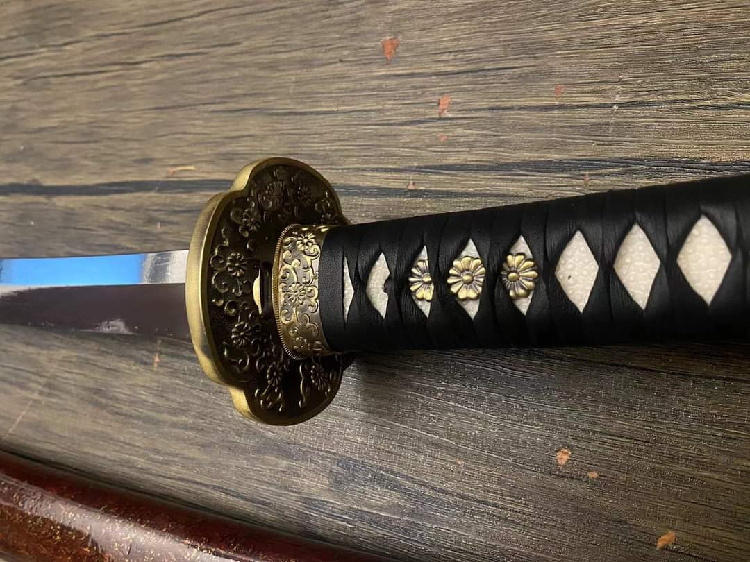 Cloudhammer Katana - Autumn Chrysanthemum- s5 - 31.5" nagasa, deep tachi koshizori