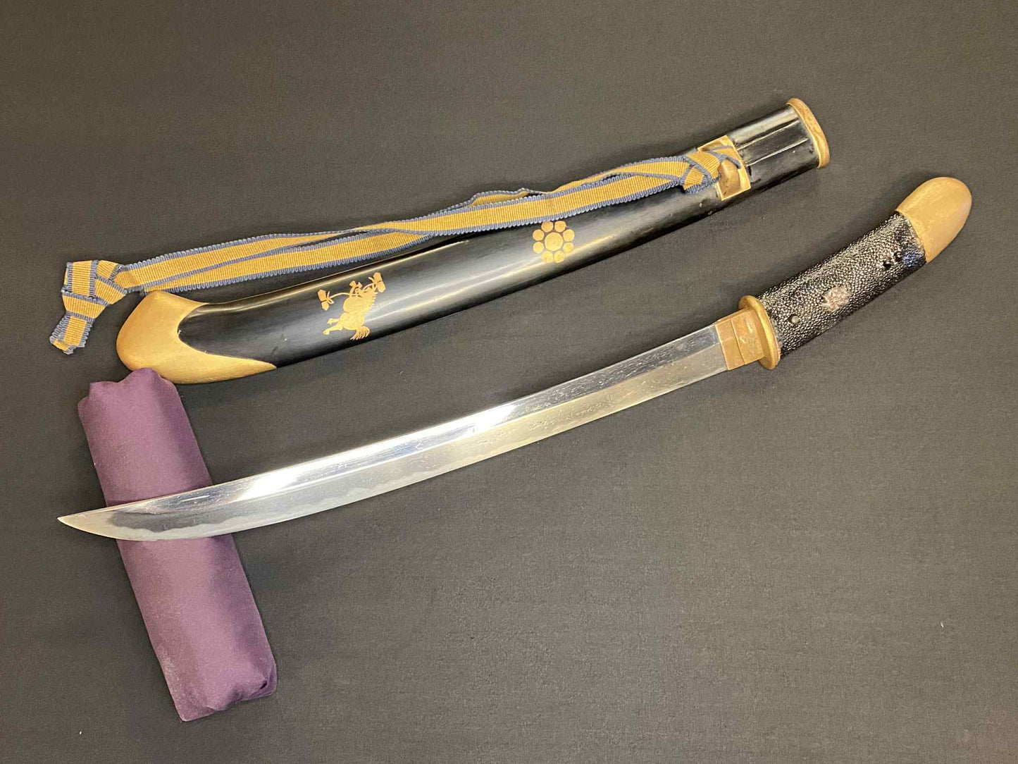 Antique Nihonto - Naginata Naoshi Wakizash in Koshirae (Early Edo) - signed Shimosaka Saku (unverified)