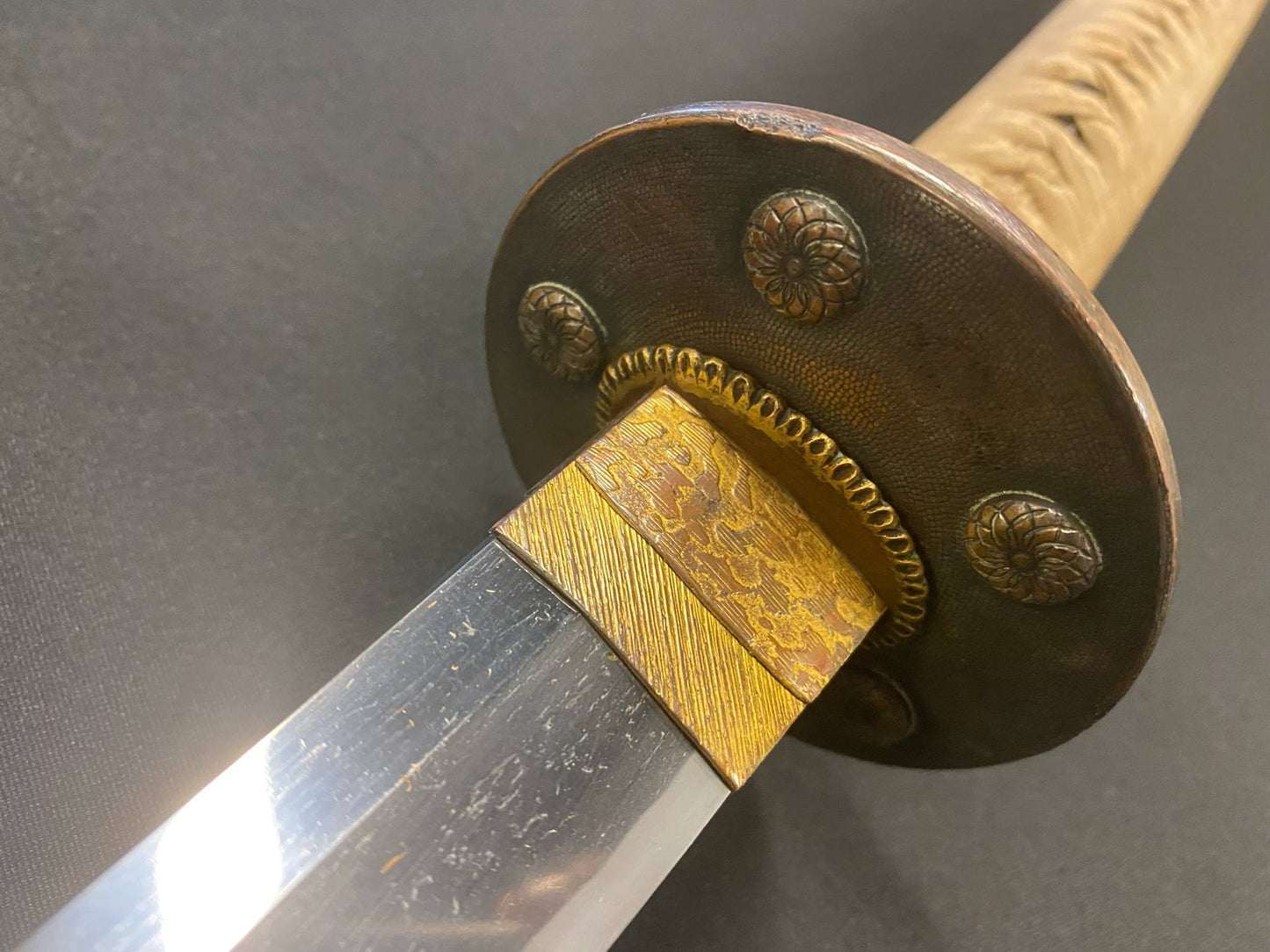 Antique Nihonto - Katana in Koshirae, Late Muromachi (400-500 years old) - NBTHK Hozon Attributed to Kaifu