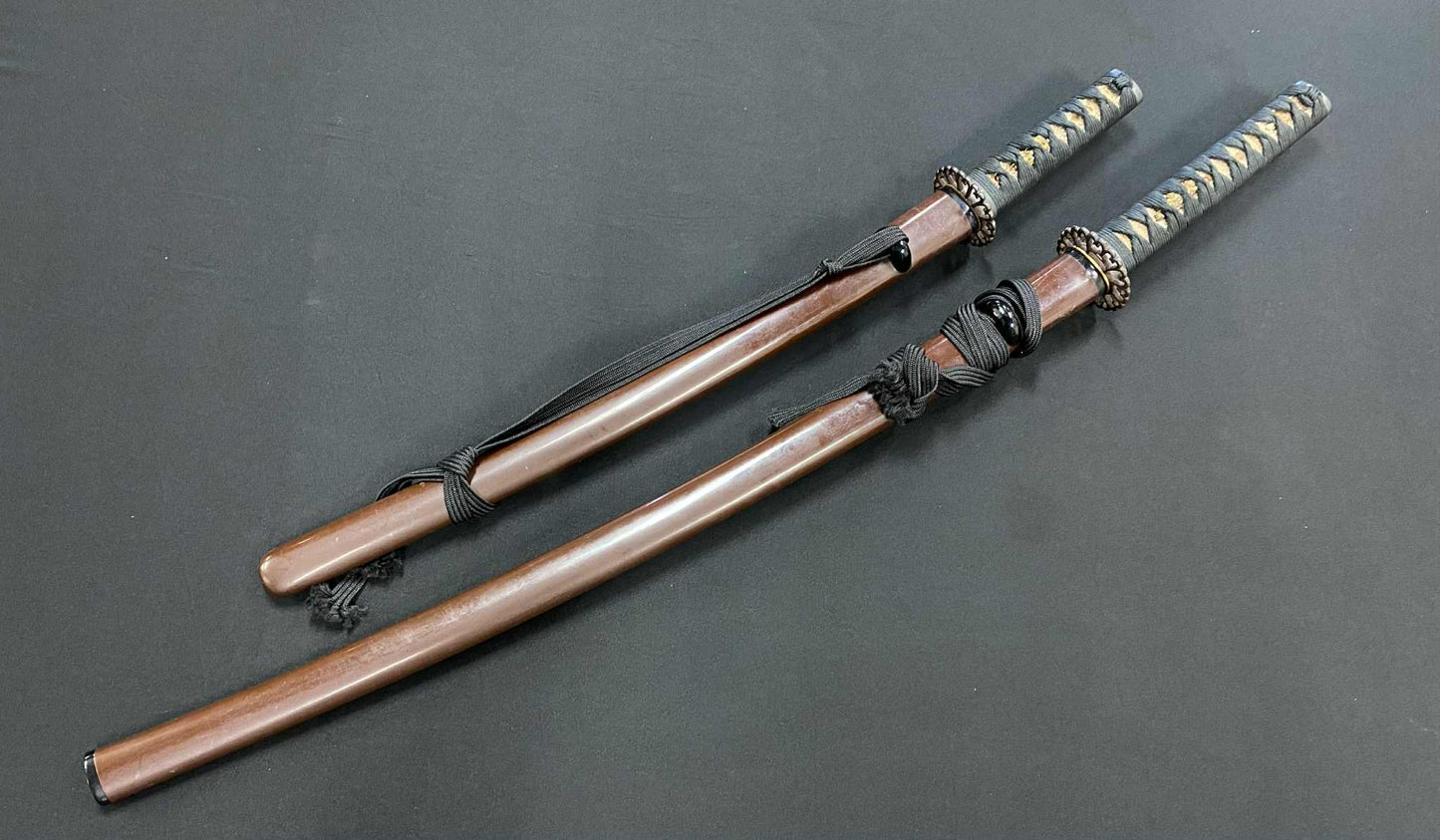 Antique Nihonto - Daishou Katana (Late Muromachi, red lacquer signature of Yoshikage) and Wakizashi (Late Muromachi, signed Kanefusa Masaie) (neither verified) with Koshirae