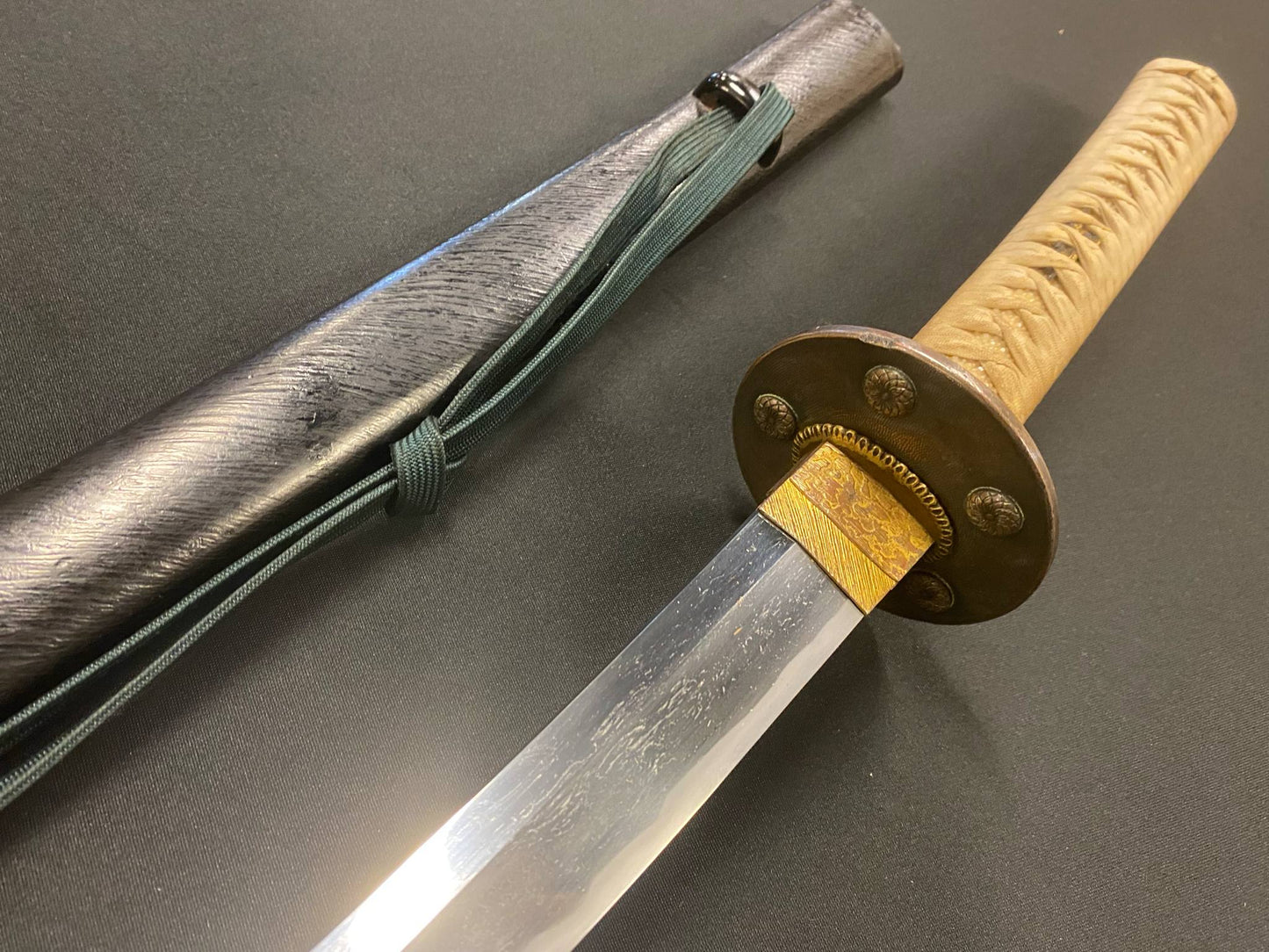 Antique Nihonto - Katana in Koshirae, Late Muromachi (400-500 years old) - NBTHK Hozon Attributed to Kaifu