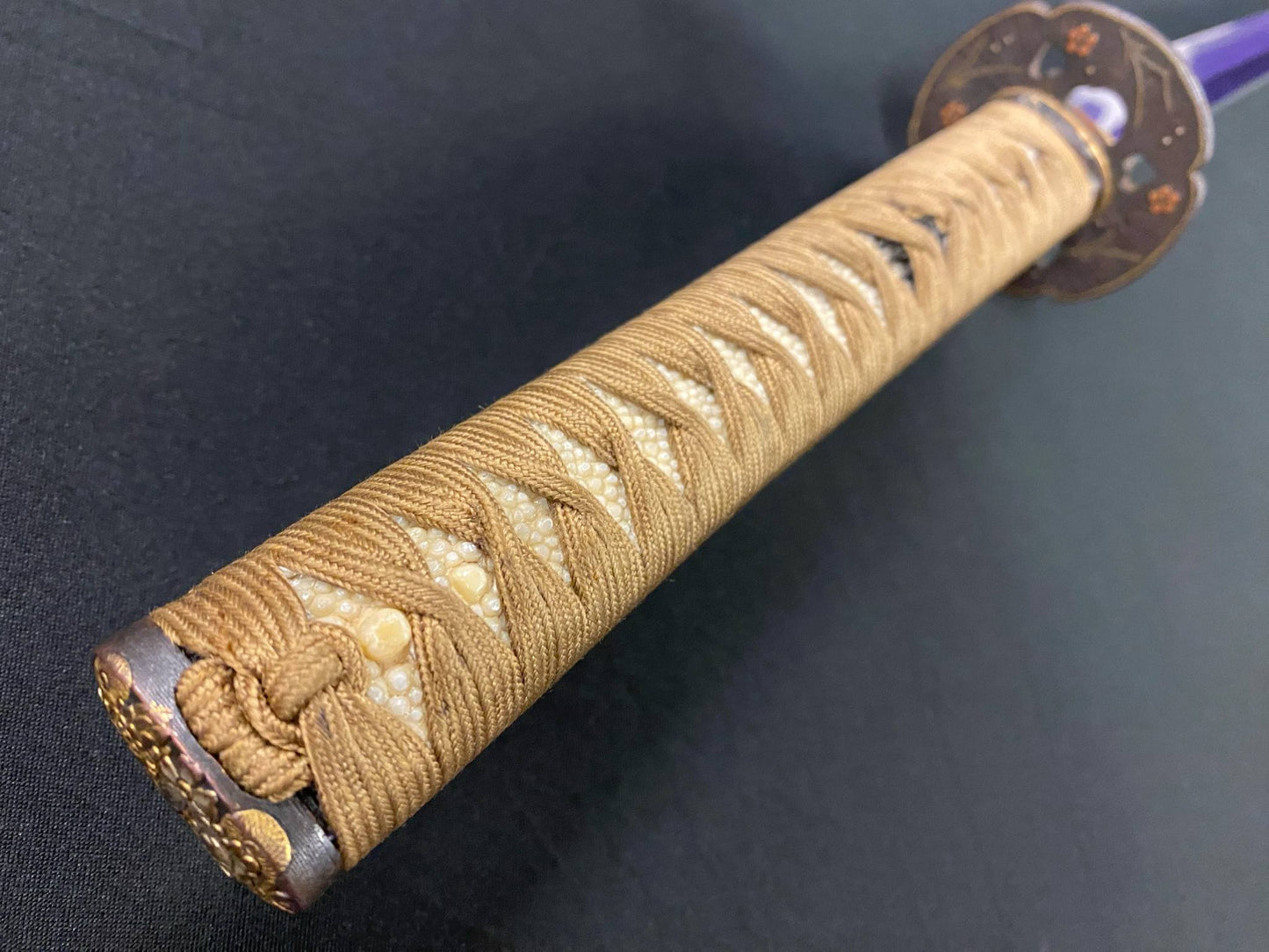 Antique Nihonto - Katana with Koshirae, Late Muromachi (400-500 years old) - NBTHK Hozon Attributed to Kanetane