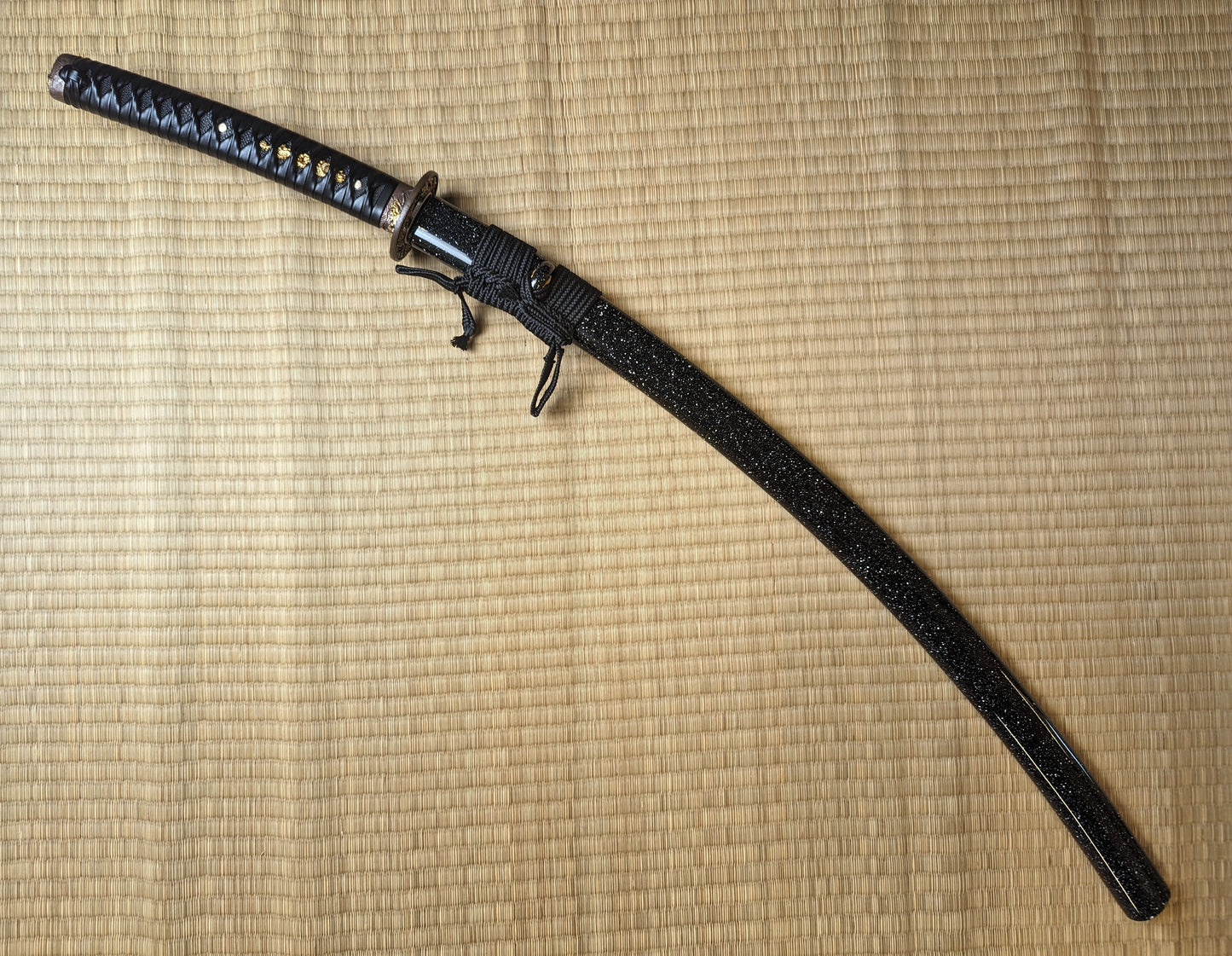 Katana - Arching Dragons - very deep sori, T10 Clay Tempered, Brass Fittings