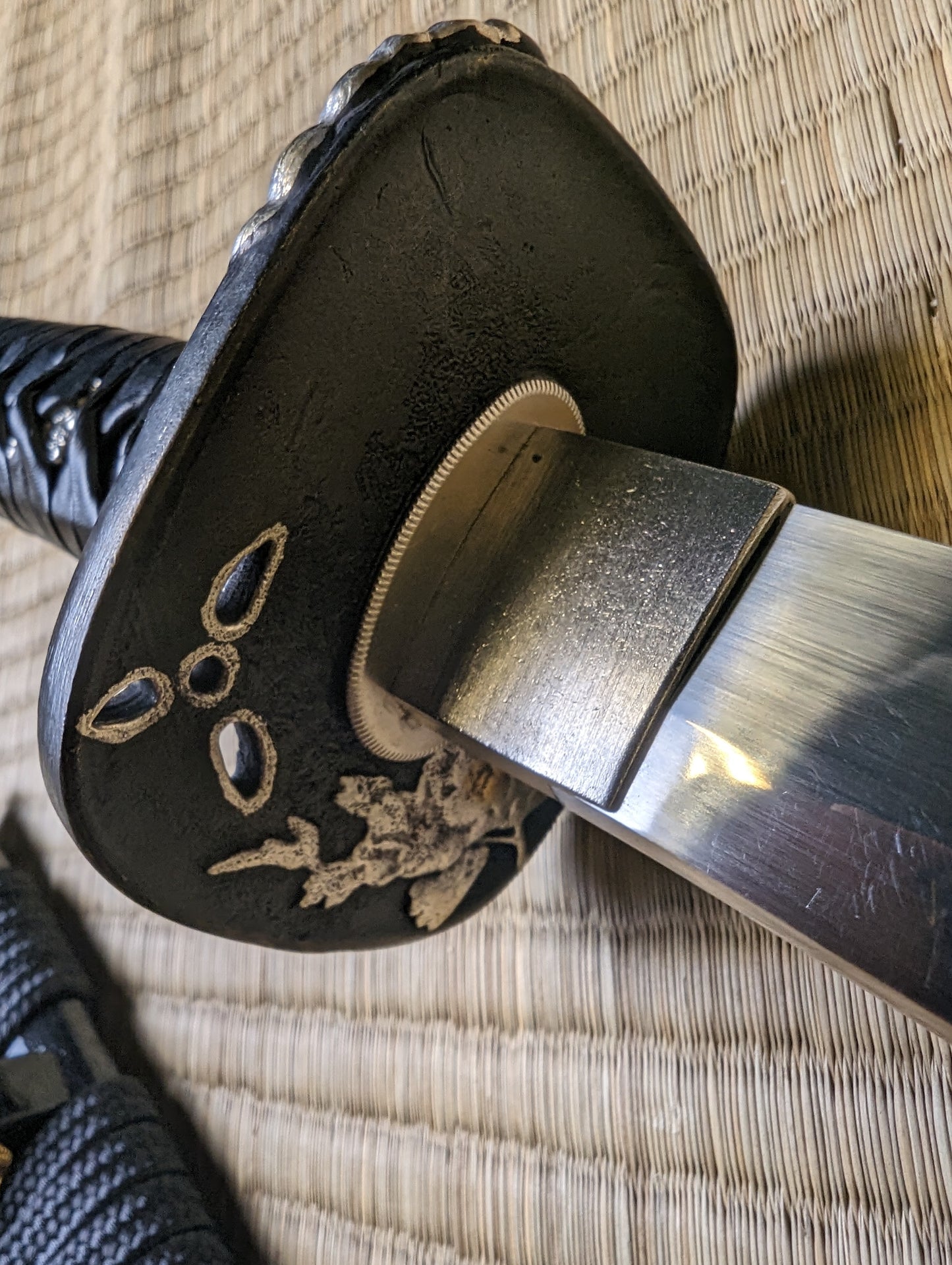 Phoenix Arms Katana - Curving Lion Dog - deep sori, T10 Clay Tempered Choji hamon, Brass Fittings