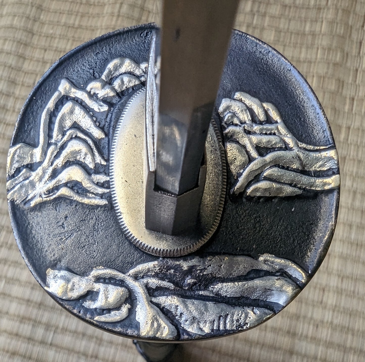 Phoenix Arms Katana - Curving Mountain Dragon - deep sori, T10 Clay Tempered Choji hamon, Brass Fittings