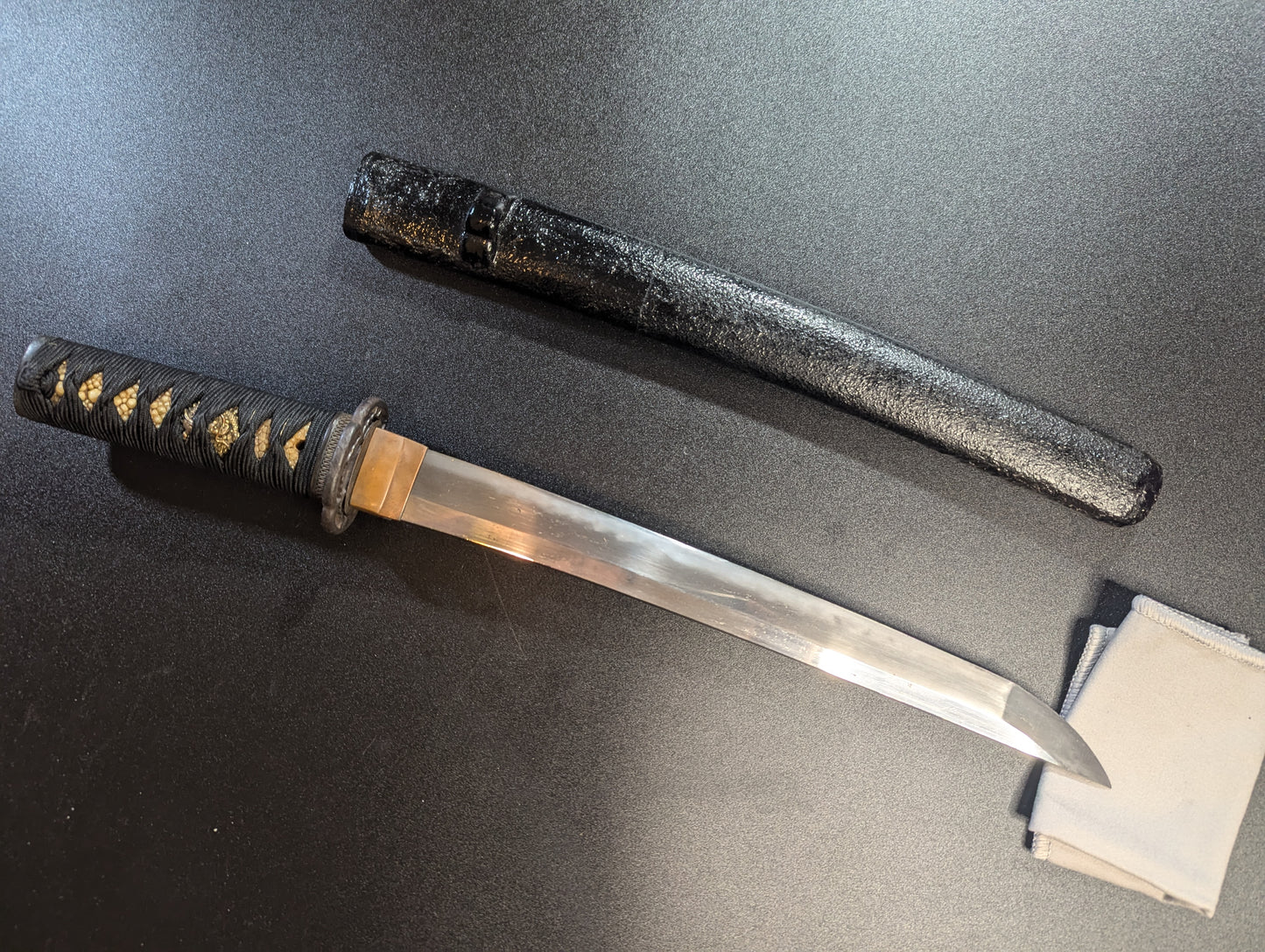 Antique Nihonto - Edo period okissaki sunnobi tanto - signed Hizen Ju Tadayoshi (unverified)