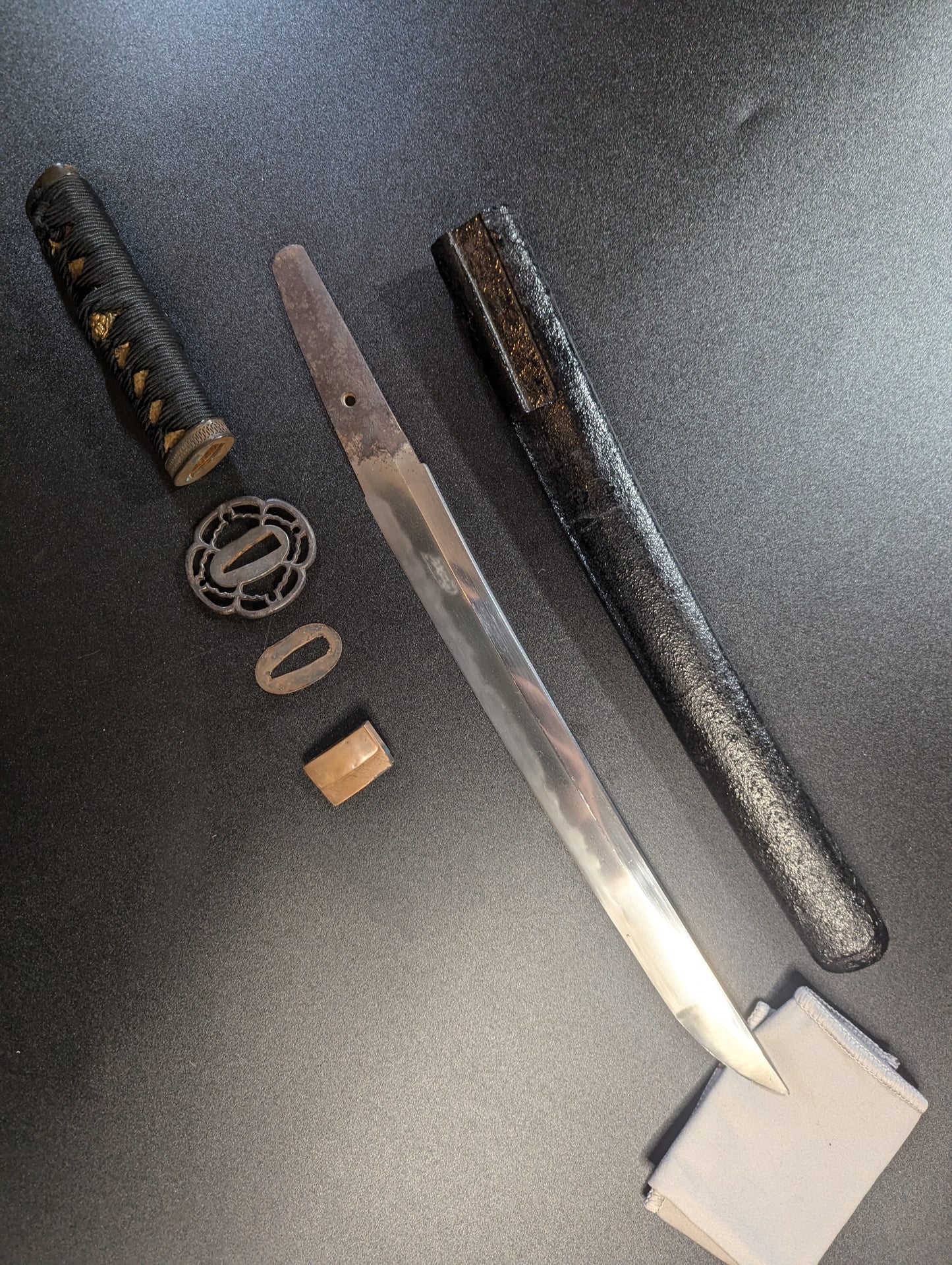 Antique Nihonto - Edo period okissaki sunnobi tanto - signed Hizen Ju Tadayoshi (unverified)