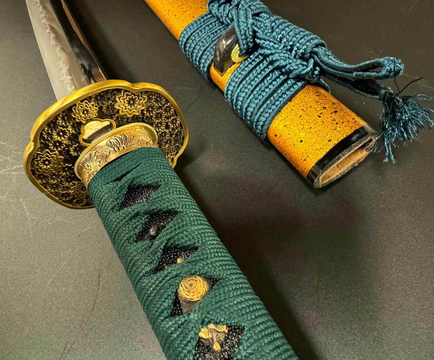 Dragonspring Katana - Golden Blooms - T10 Clay Tempered Choji Hamon