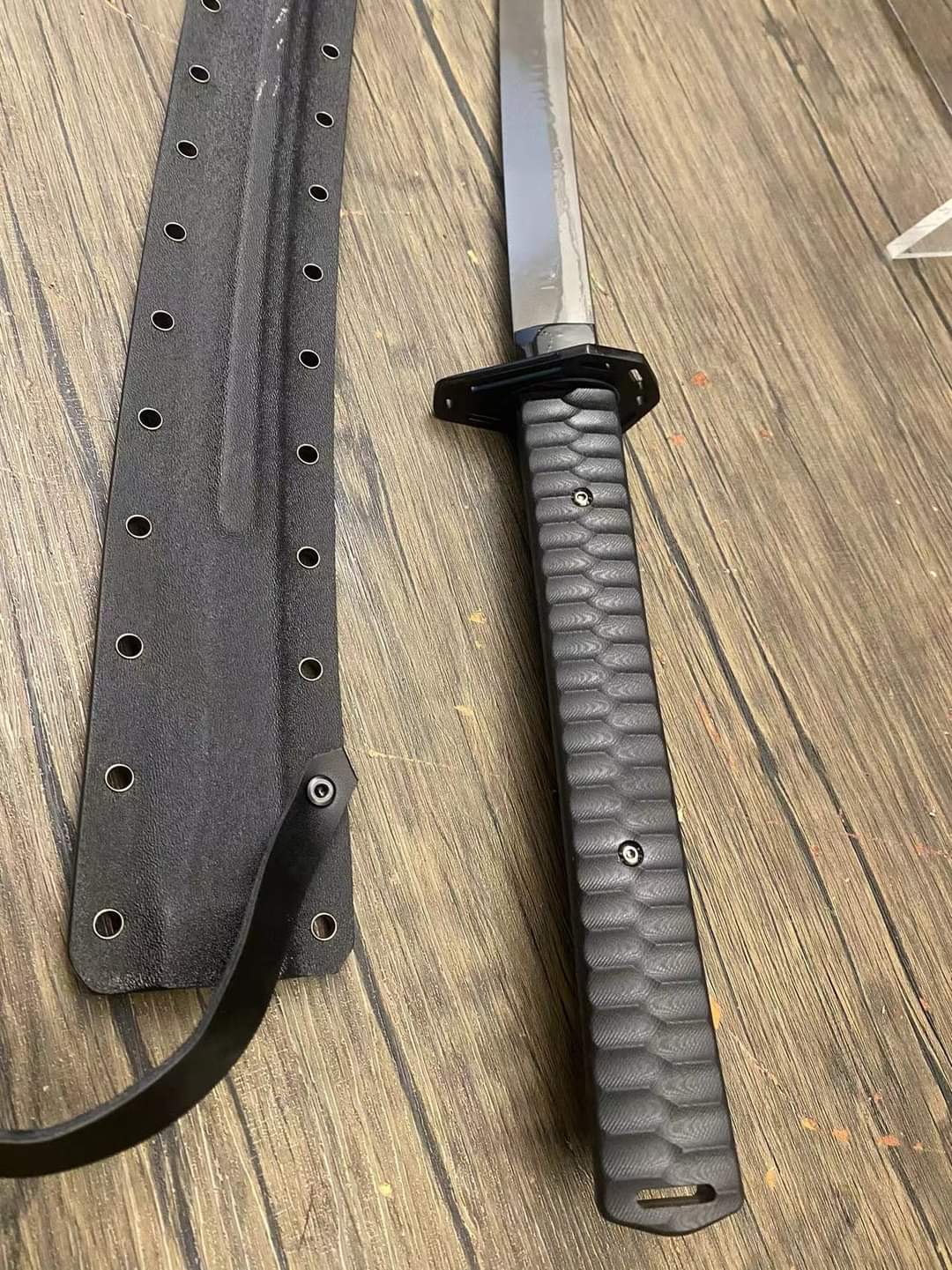 Cloudhammer Tactical Katana - Assab88 with black titanium coating