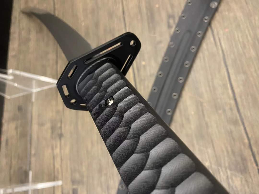 Cloudhammer Tactical Katana - Assab88 with black titanium coating