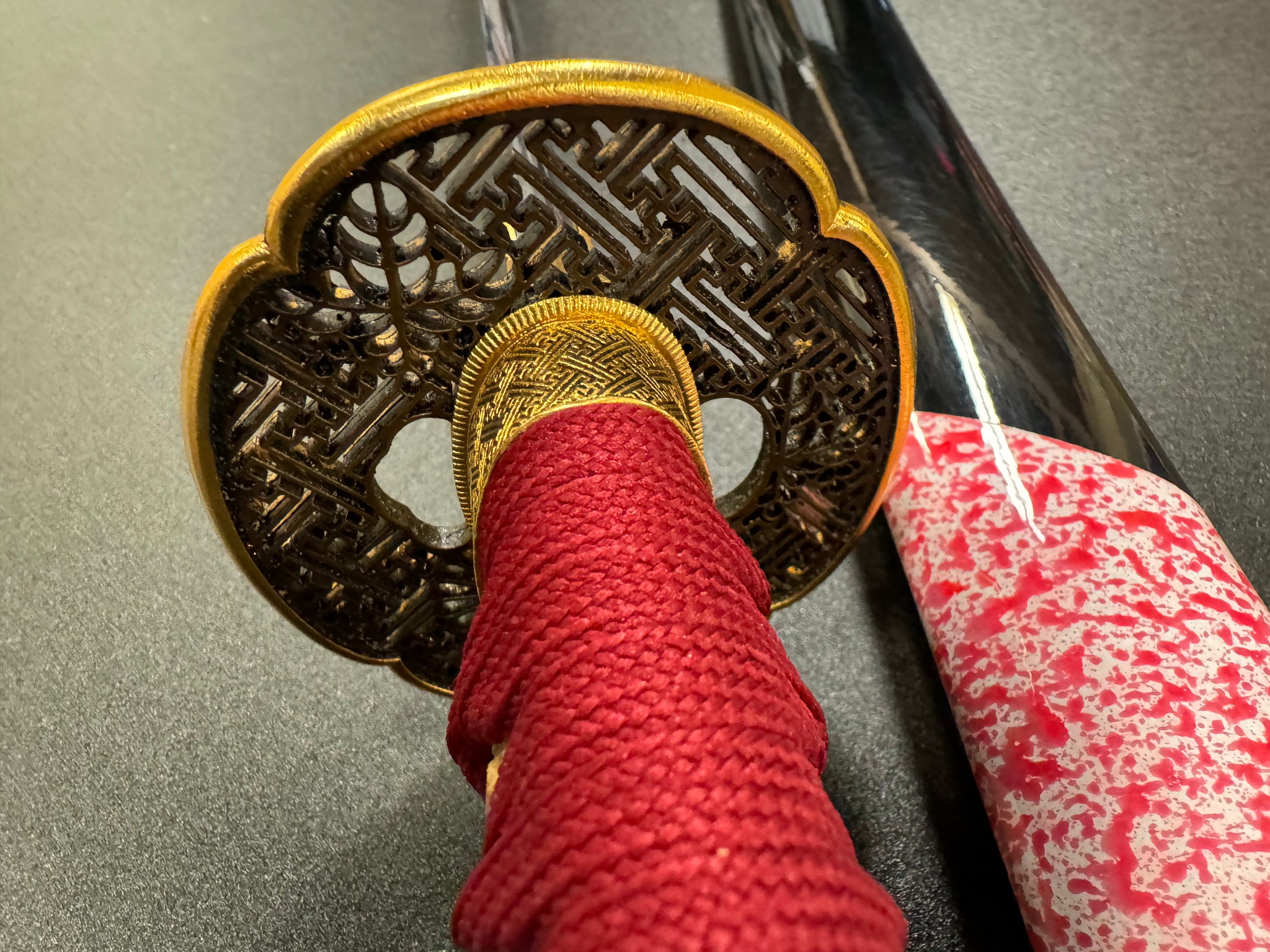 Moritaka Razor Prestige Katana - Crimson Lattice - T10 Clay Tempered, Hadori Polish