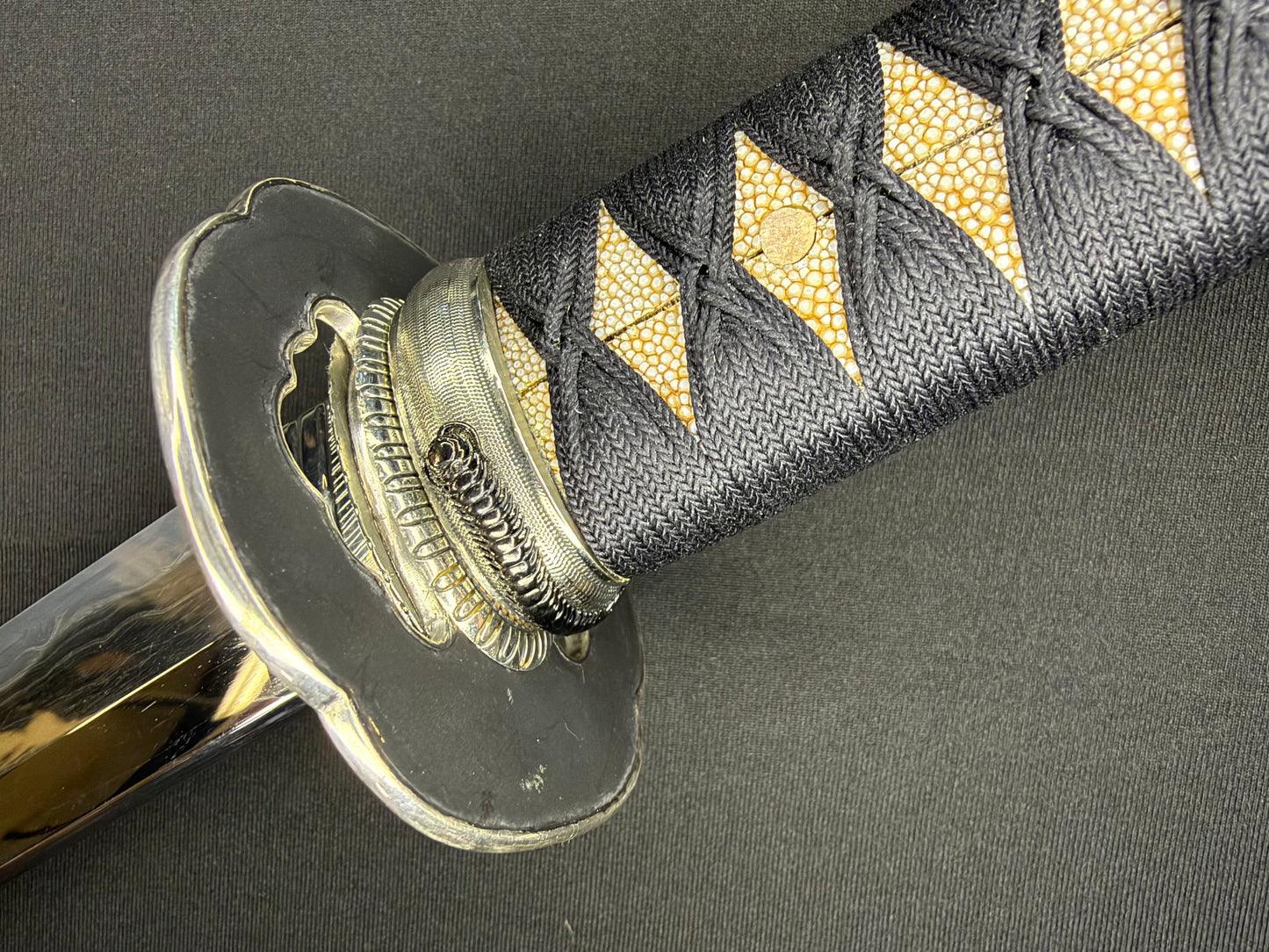 Thaitsuki Katana - Black Omukade Special Edition Honsanmai 1095