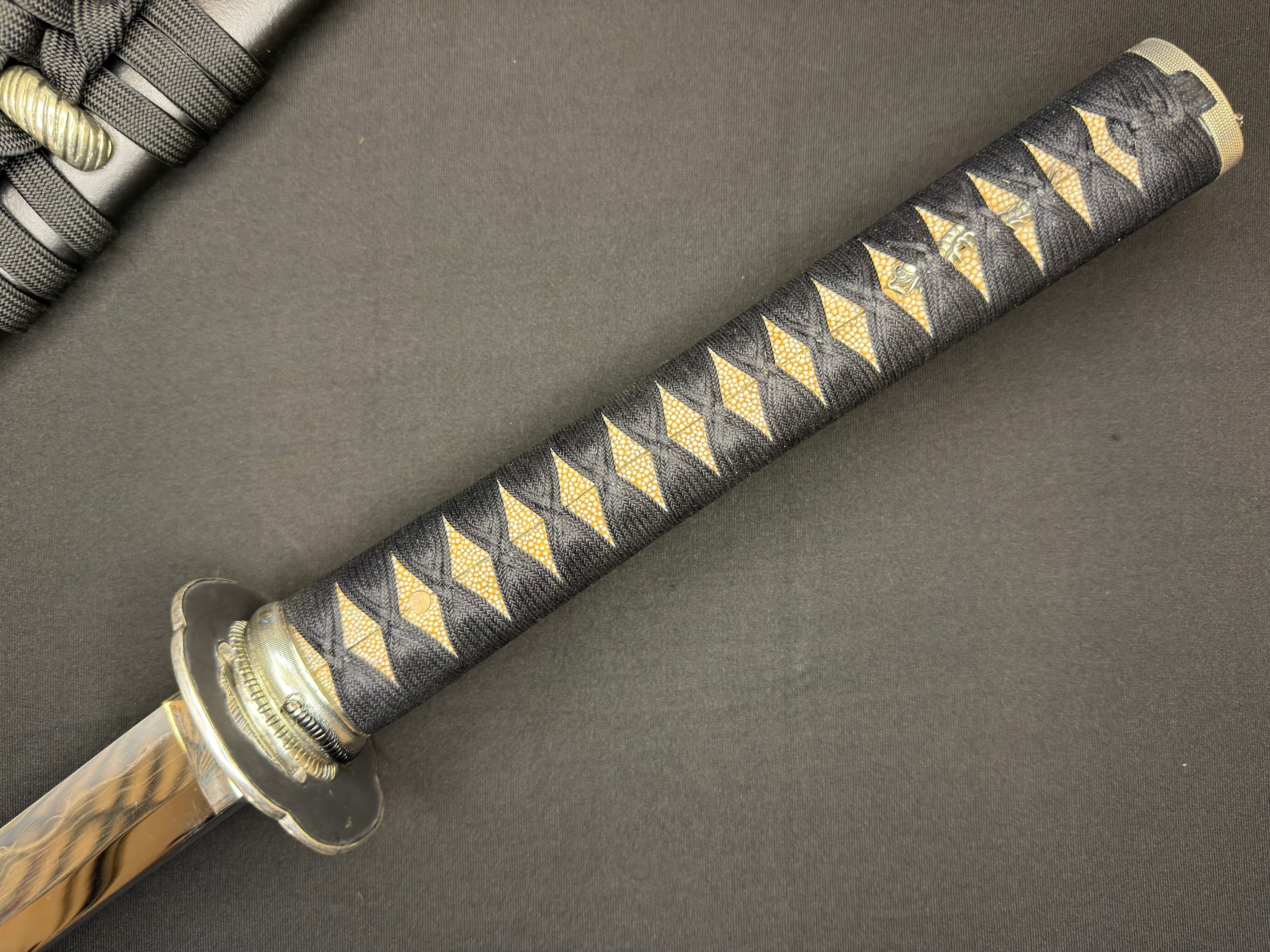 Thaitsuki Katana - Black Omukade Special Edition Honsanmai 1095