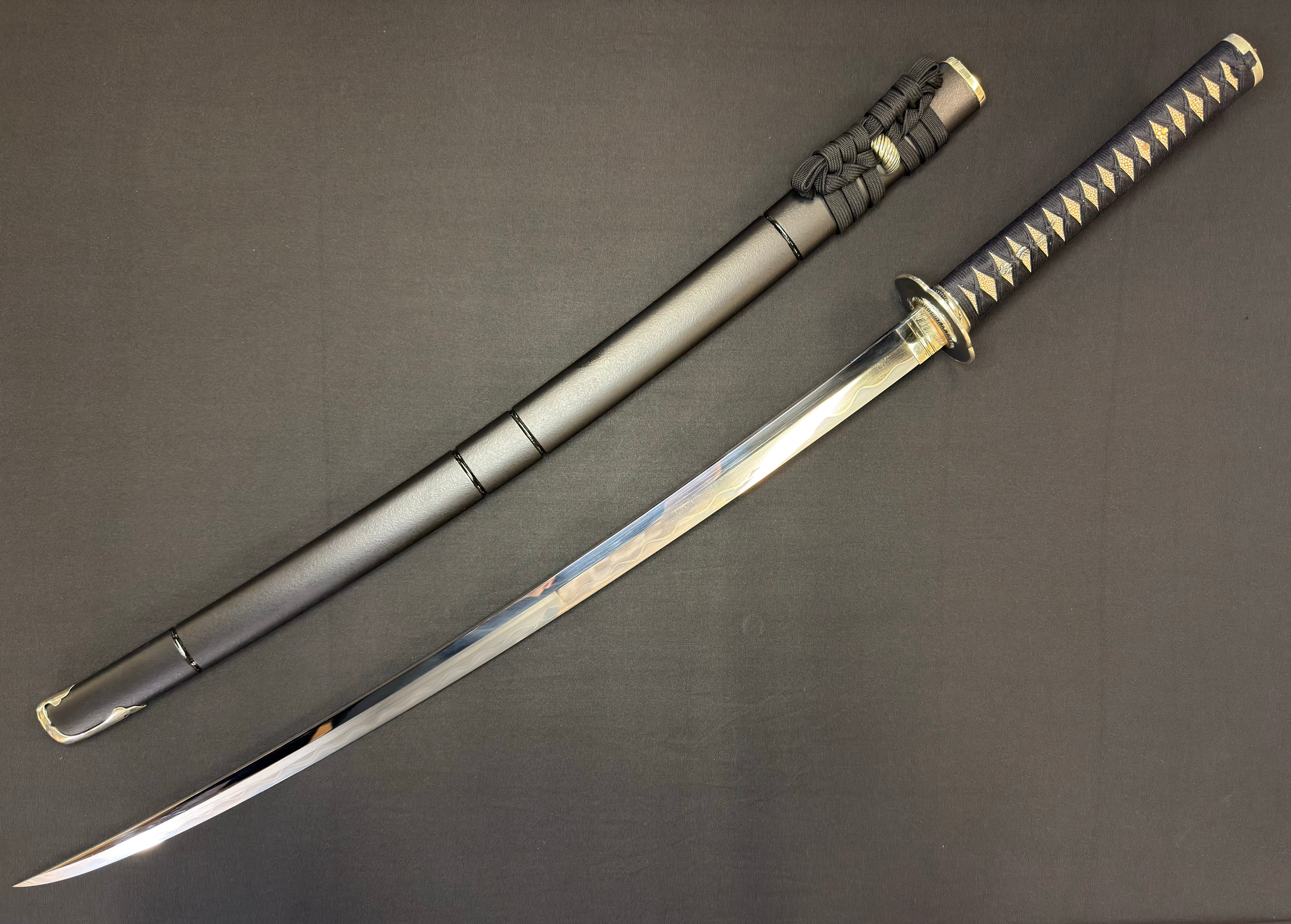 Thaitsuki Katana - Black Omukade Special Edition Honsanmai 1095