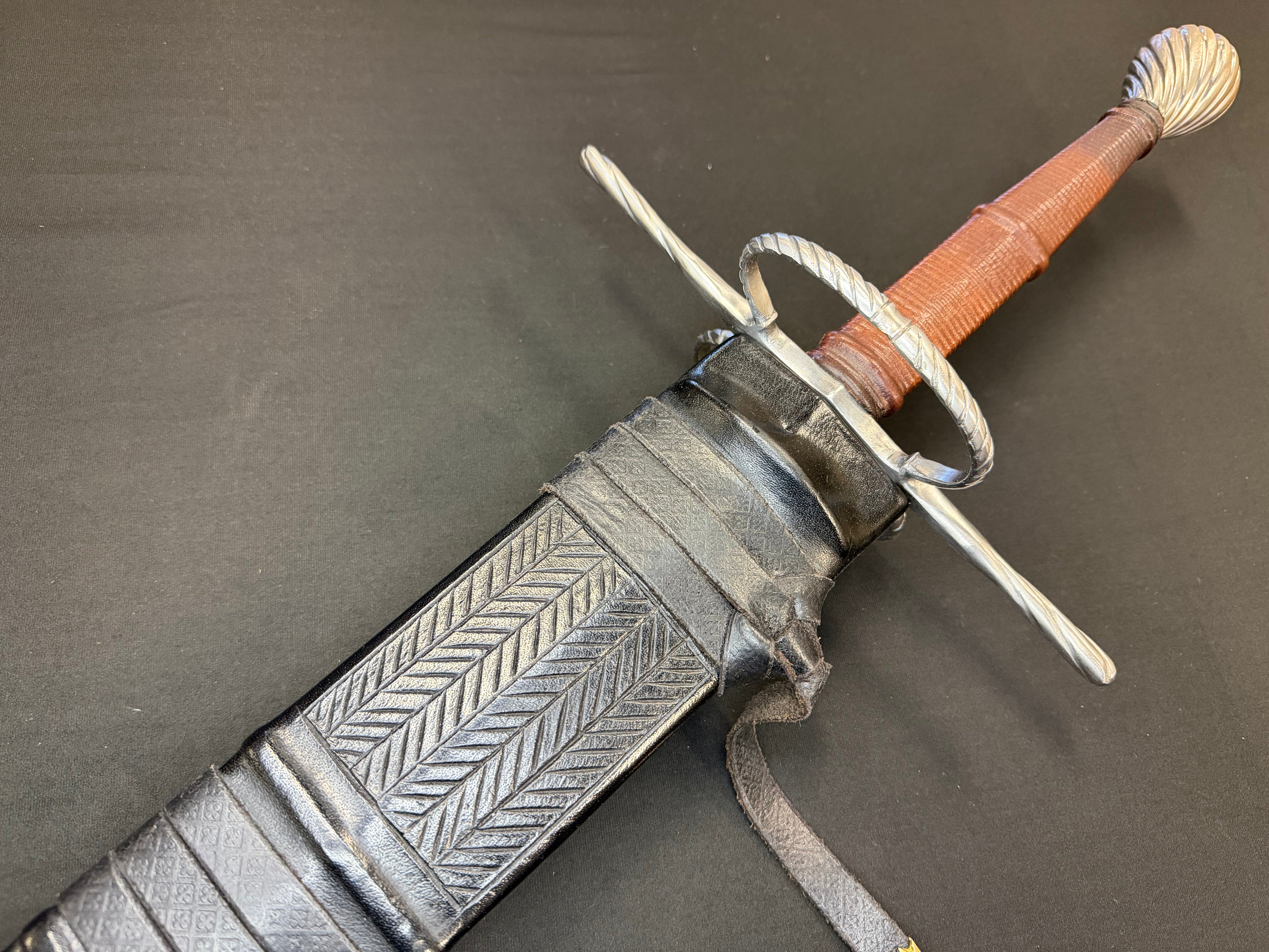 PRE-OWNED Tod Cutler German War Sword 1060