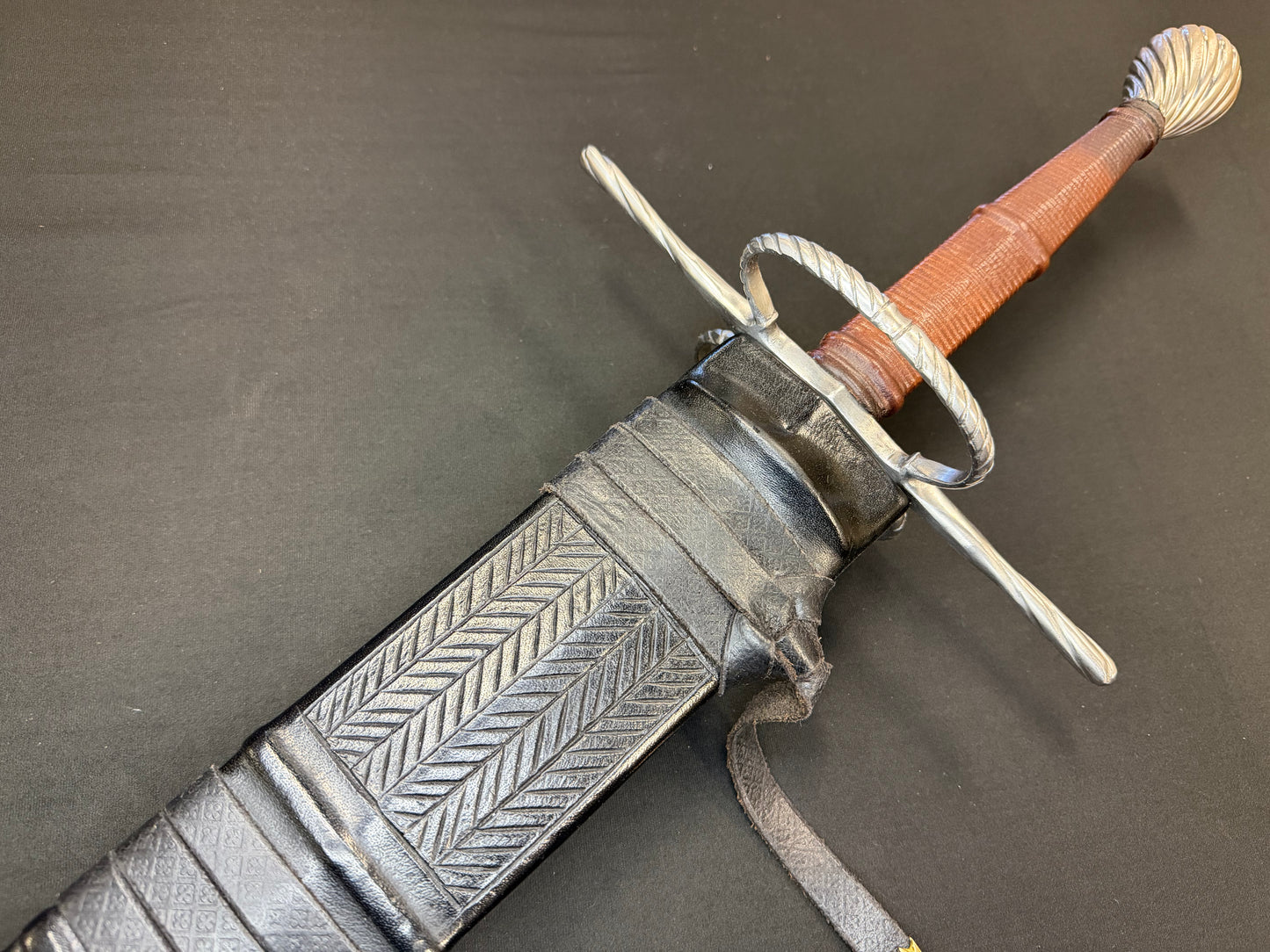 PRE-OWNED Tod Cutler German War Sword 1060