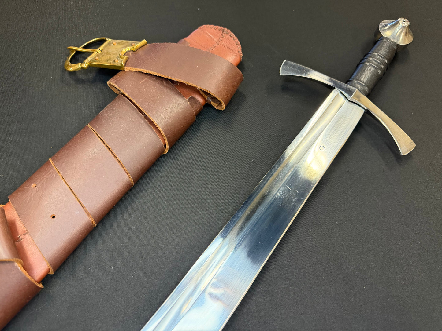 PRE-OWNED Tod Cutler 14thC Clip Point Falchion Sword EN45