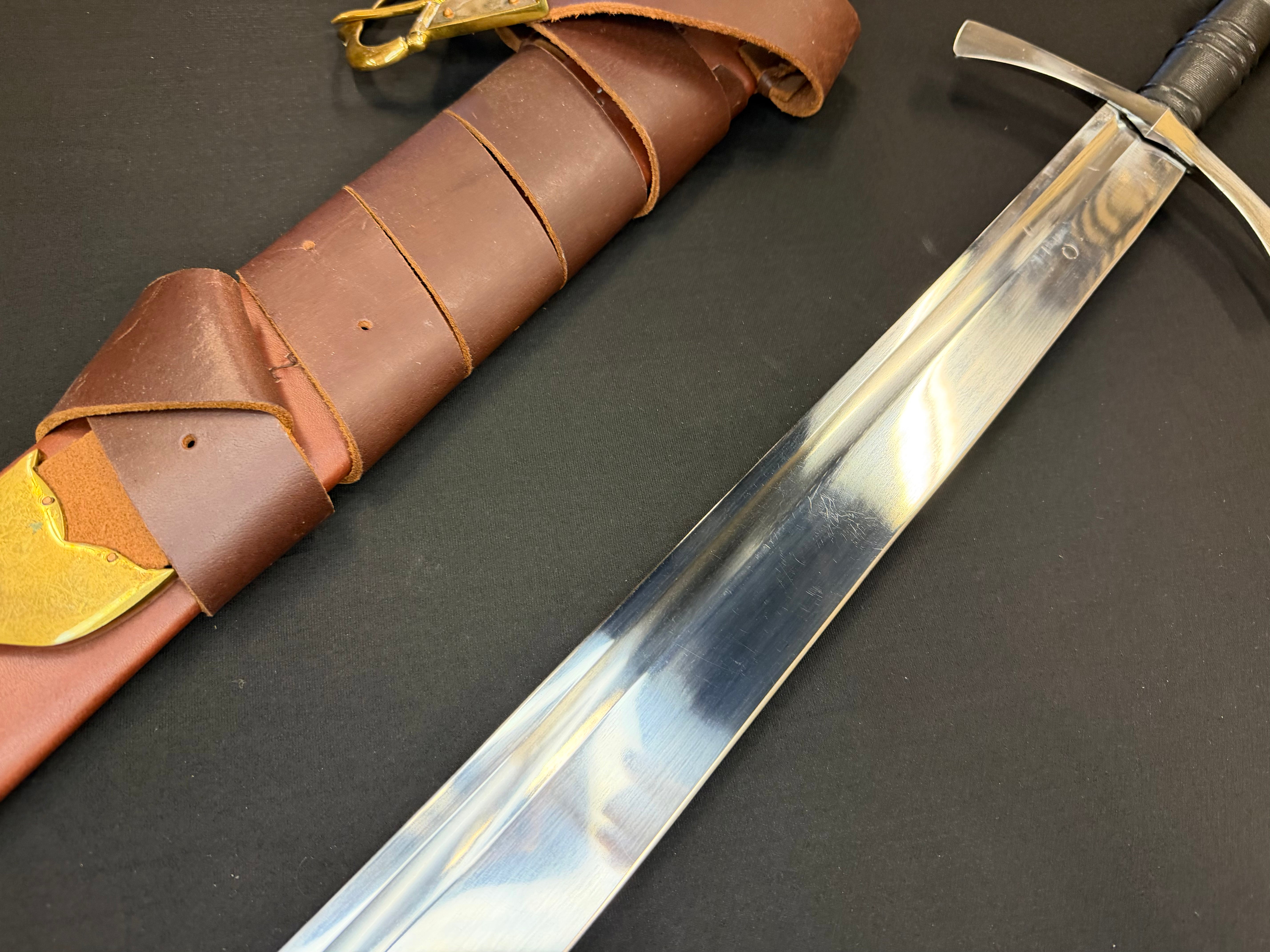 PRE-OWNED Tod Cutler 14thC Clip Point Falchion Sword EN45