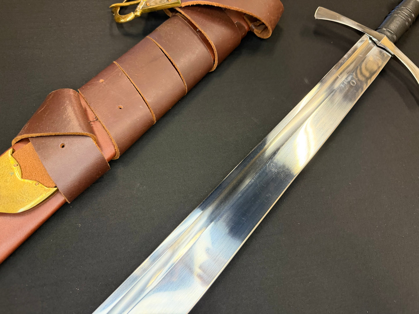 PRE-OWNED Tod Cutler 14thC Clip Point Falchion Sword EN45