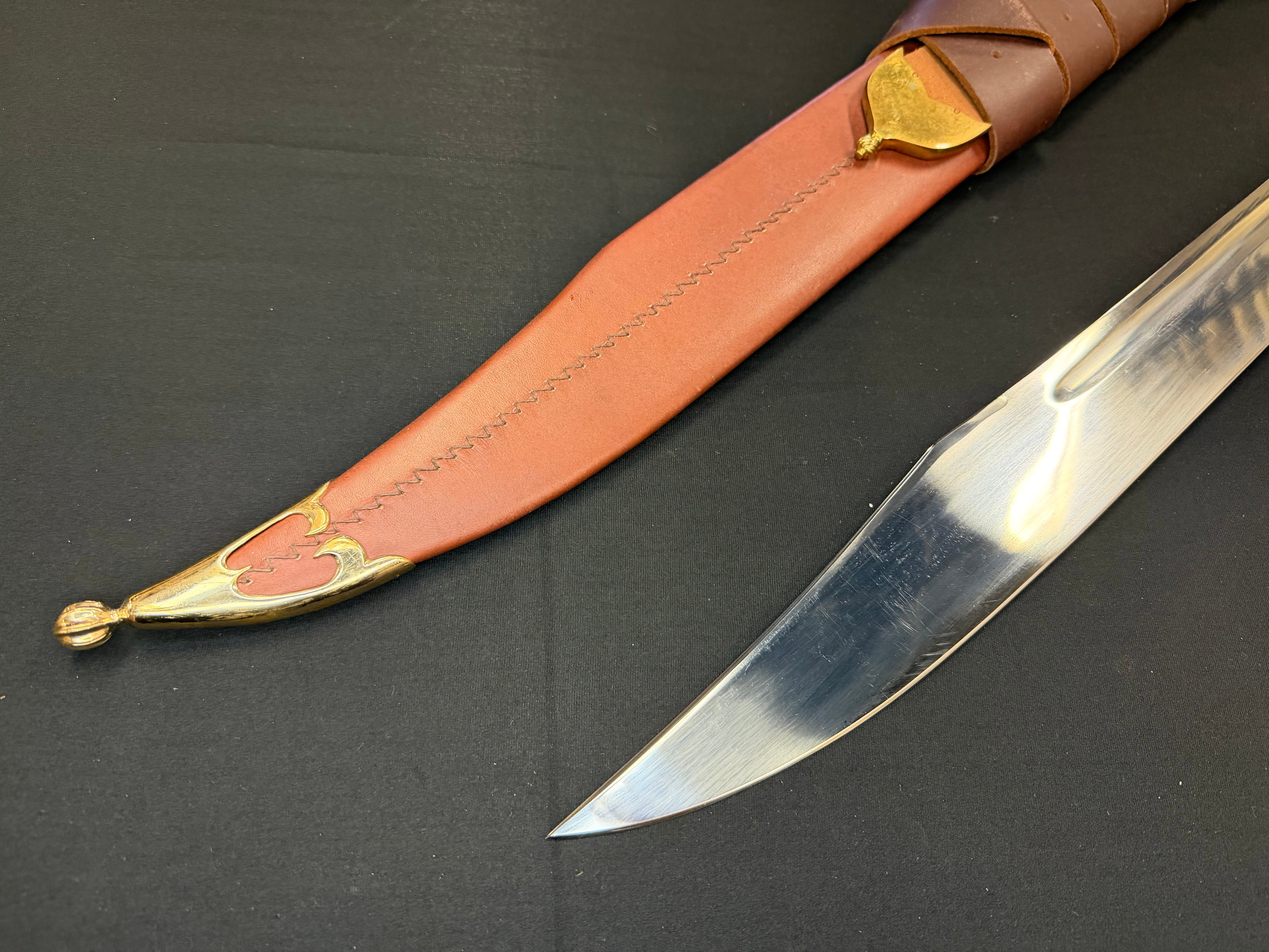 PRE-OWNED Tod Cutler 14thC Clip Point Falchion Sword EN45