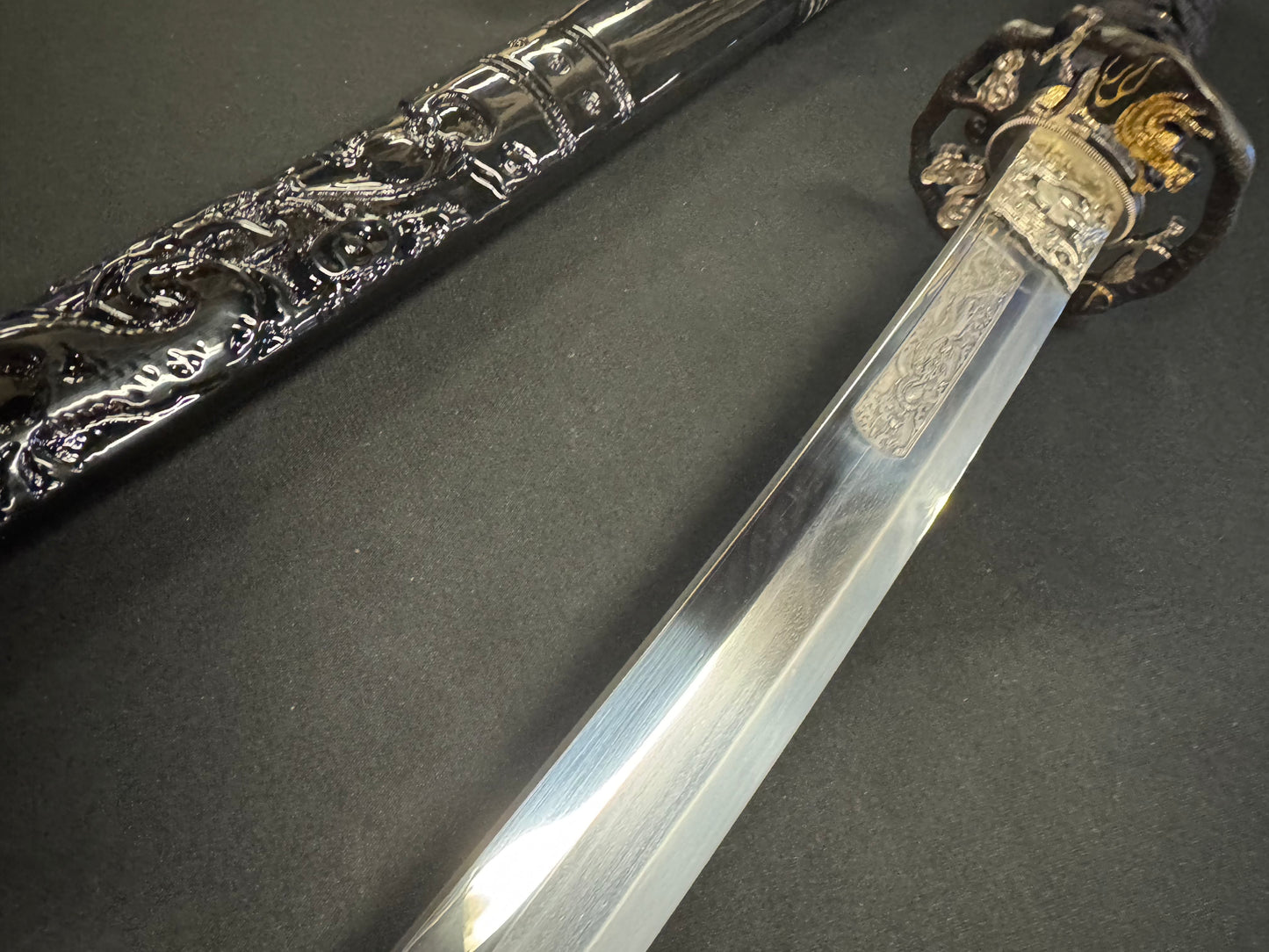 Phoenix Arms Katana - Obsidian Dragon Tamagahane/Orishigane Horimono