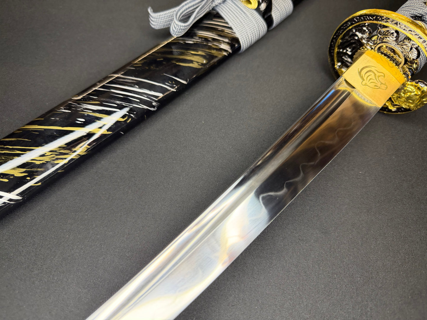 Dragonspring Wakizashi - Golden Tiger T10