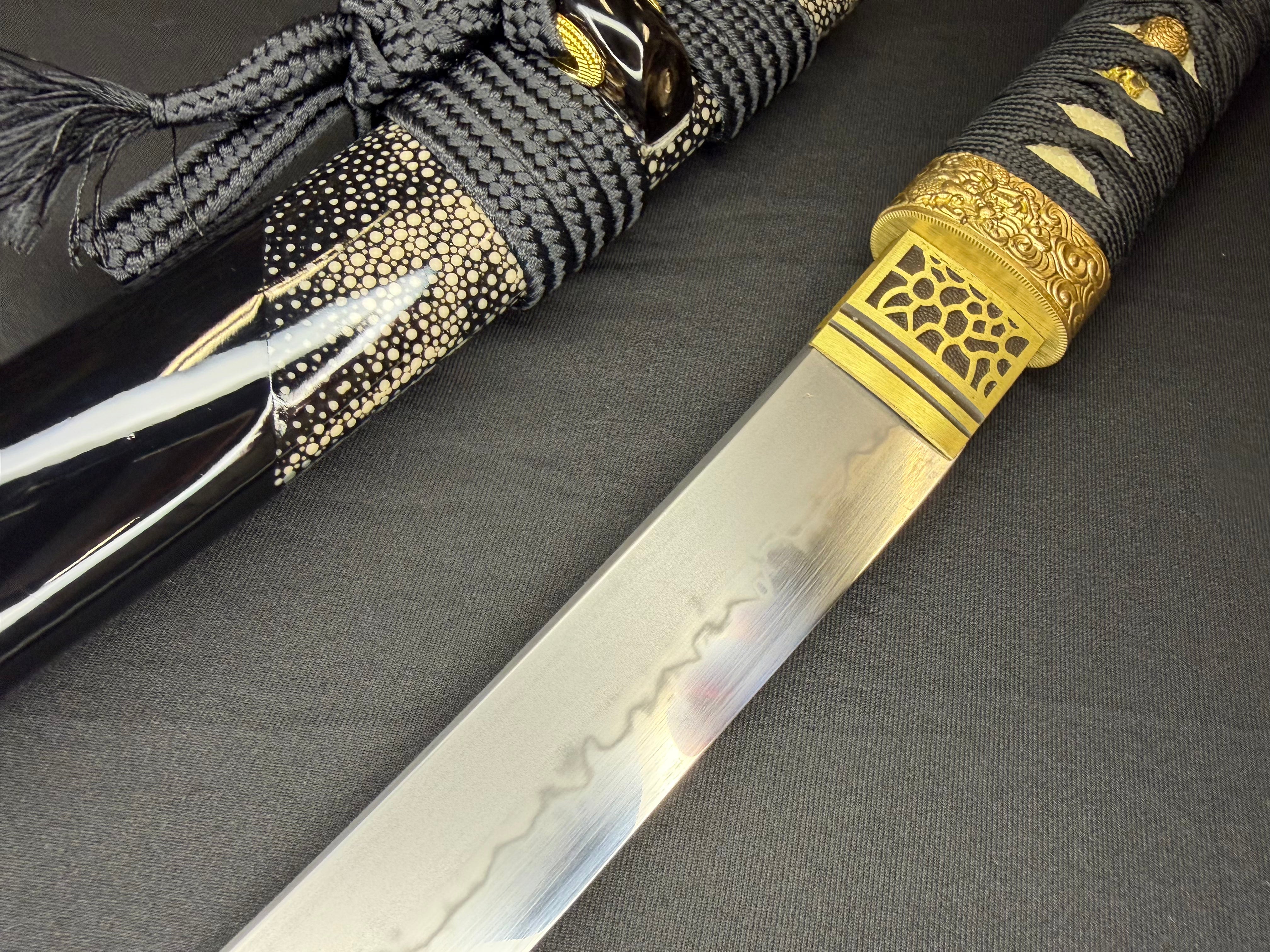 Phoenix Armory Hamidashi Tanto - Gilded Raven T10 Hira Zukuri Choji Hamon