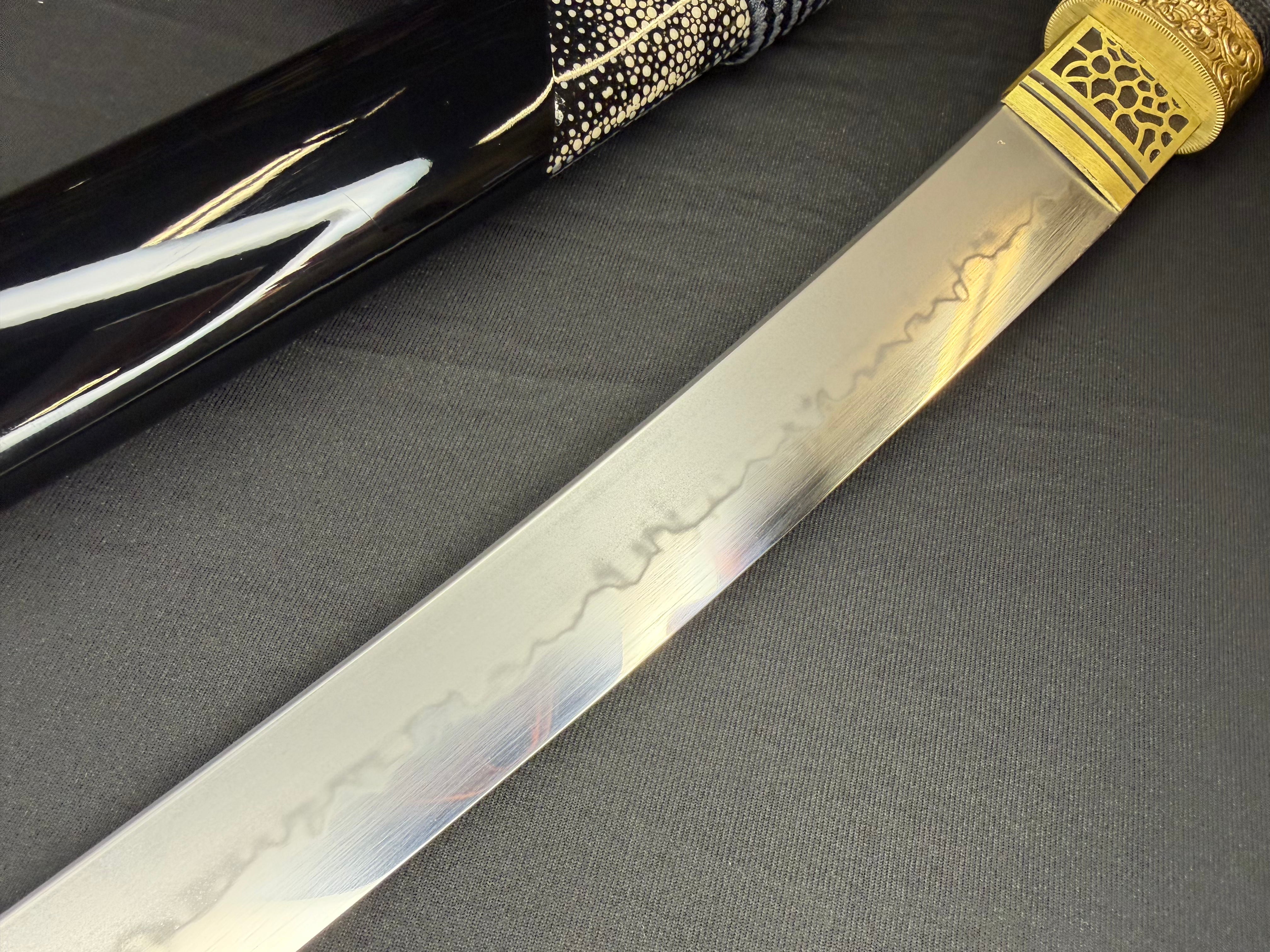 Phoenix Armory Hamidashi Tanto - Gilded Raven T10 Hira Zukuri Choji Hamon