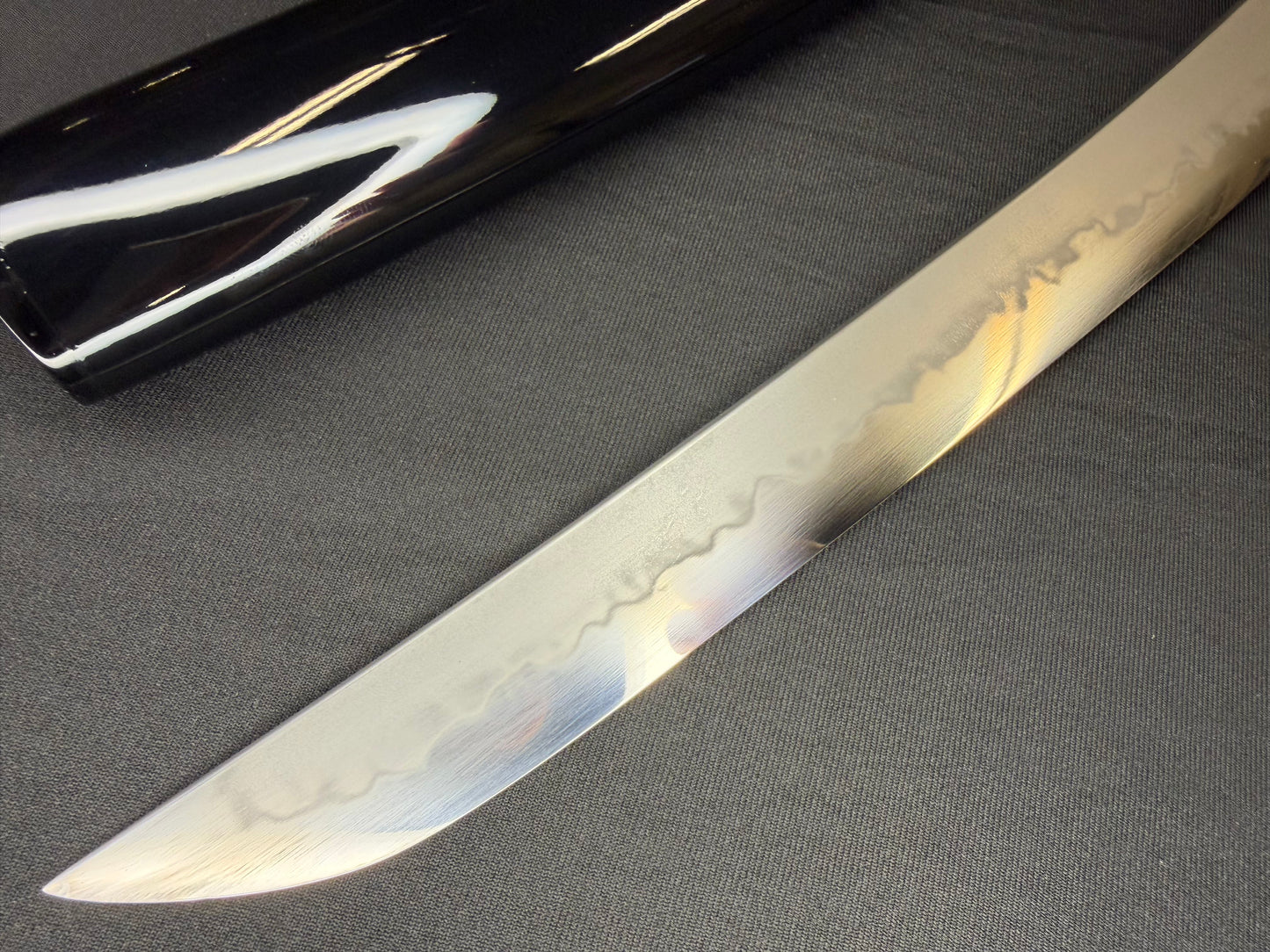 Phoenix Armory Hamidashi Tanto - Gilded Raven T10 Hira Zukuri Choji Hamon