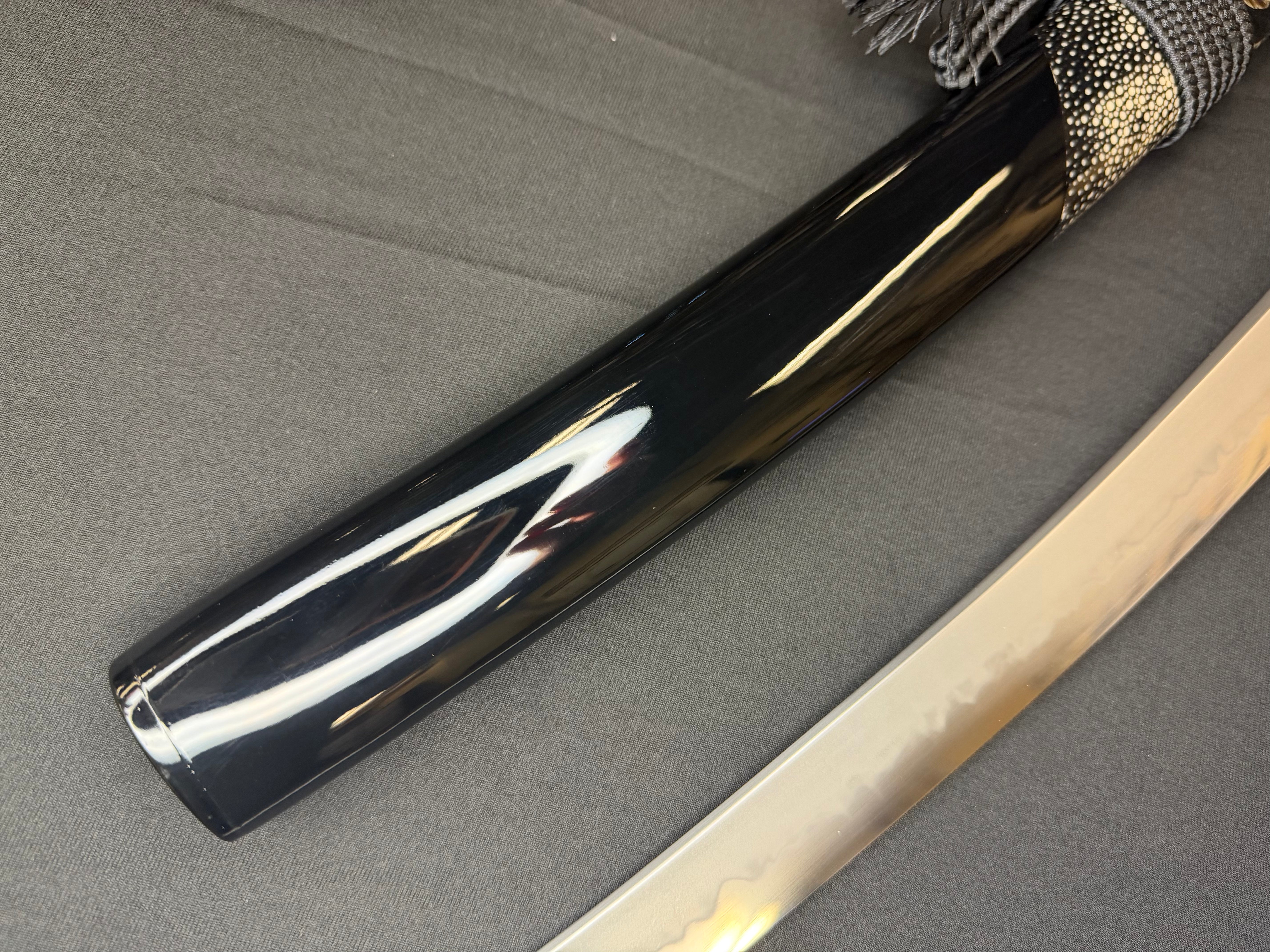 Phoenix Armory Hamidashi Tanto - Gilded Raven T10 Hira Zukuri Choji Hamon