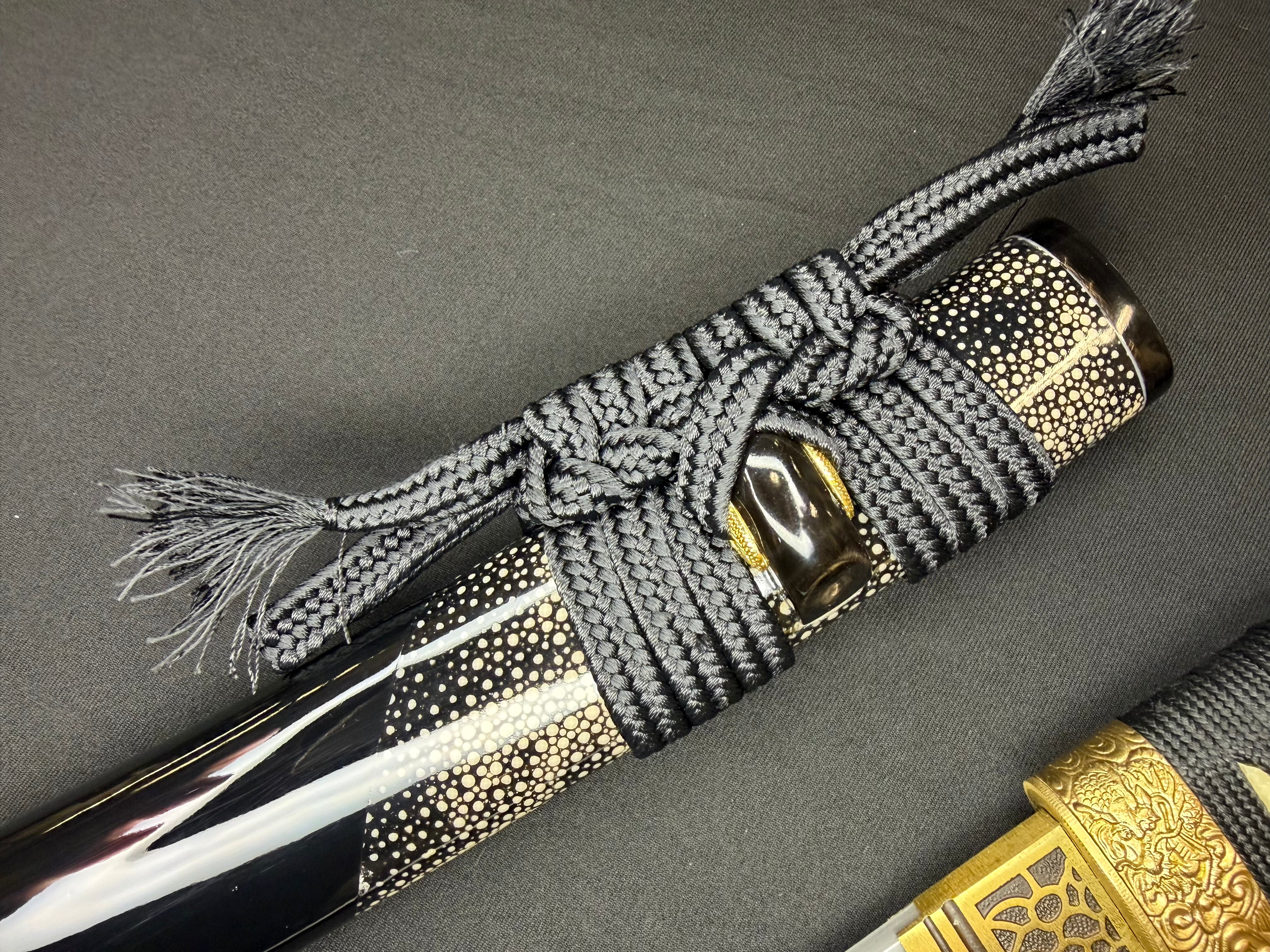 Phoenix Armory Hamidashi Tanto - Gilded Raven T10 Hira Zukuri Choji Hamon
