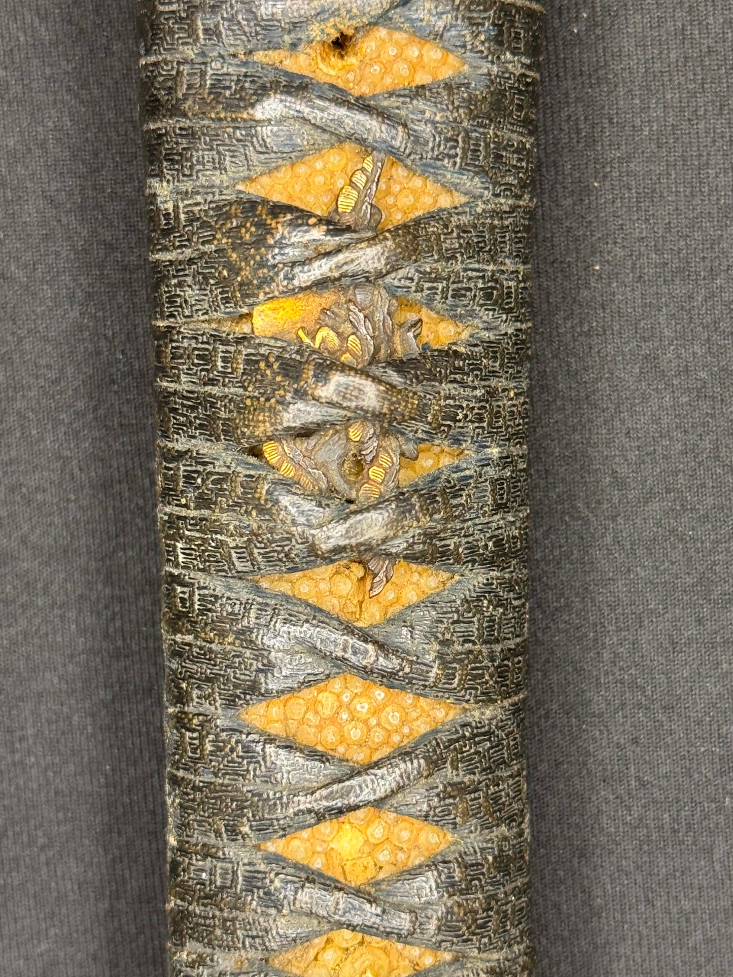 Antique Nihonto - Wakizashi with koshirae, Tsunagigaki attributed to Shimosaka
