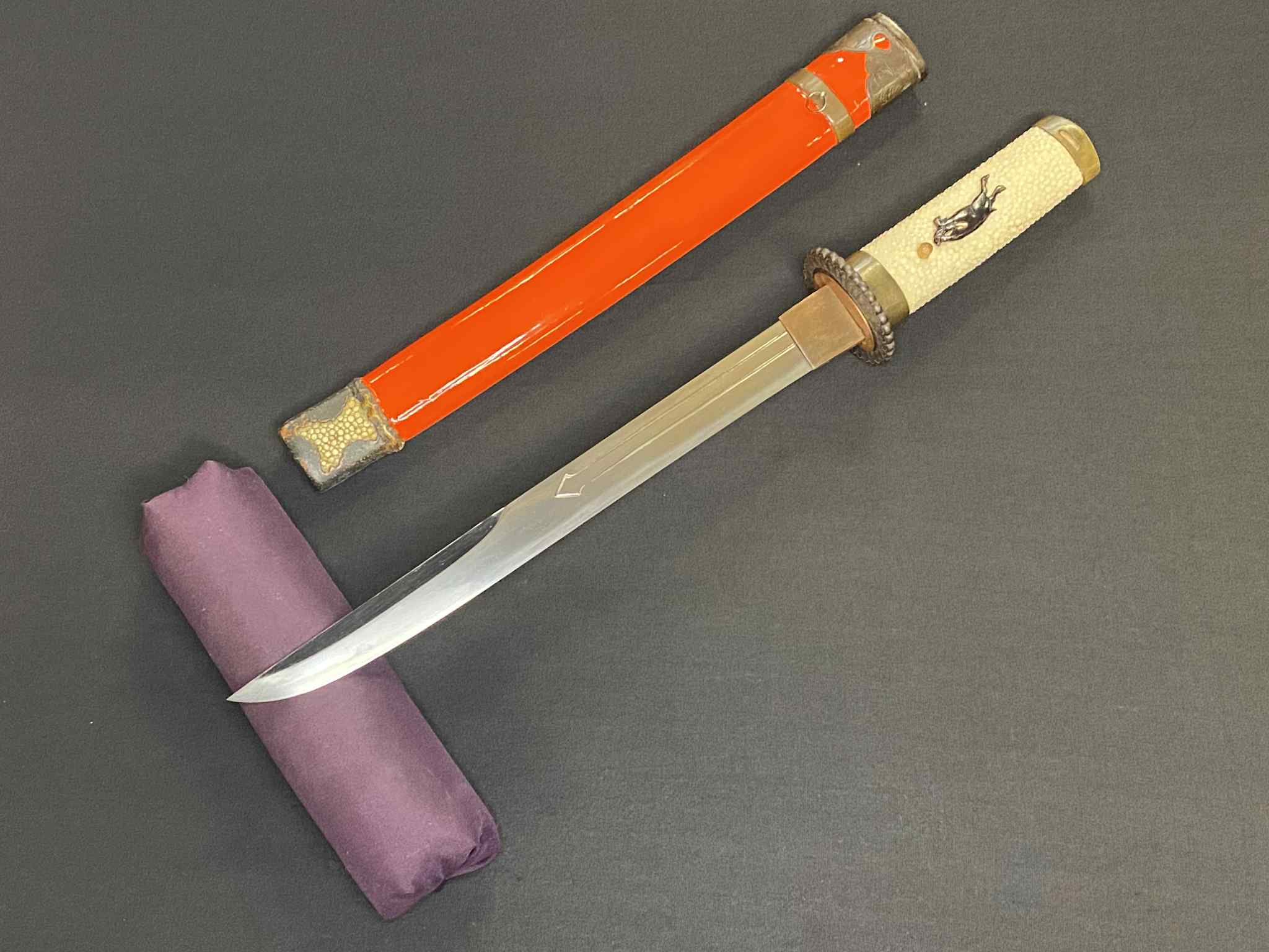 Antique Nihonto - Late Muromachi Eiroku Era (450 years old) Tanto in Koshirae, signed Kanemachi, NTHK certified