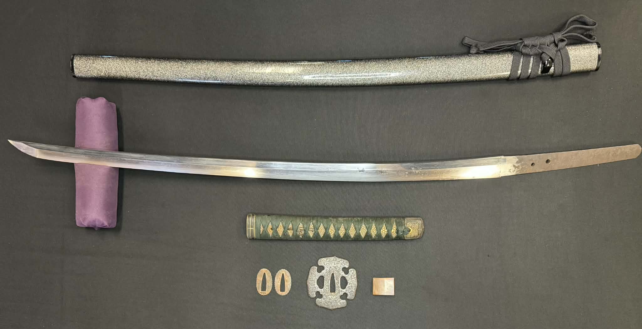 Antique Nihonto - Katana in Koshirae, signed Bishu Osafune Sukesada, Dated Eiroku October 8 (1567) (not verified)