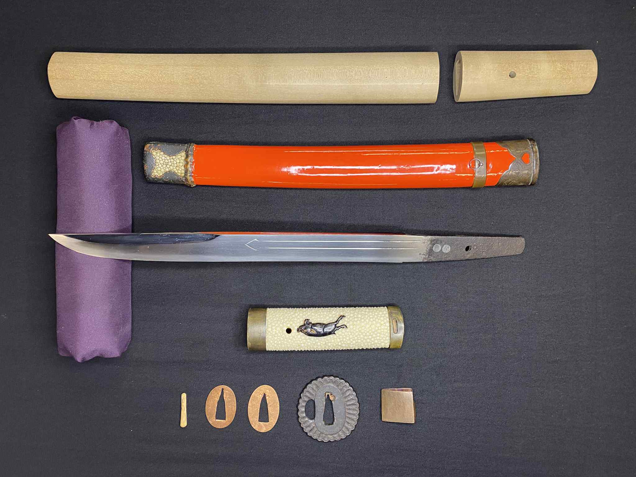 Antique Nihonto - Late Muromachi Eiroku Era (450 years old) Tanto in Koshirae, signed Kanemachi, NTHK certified