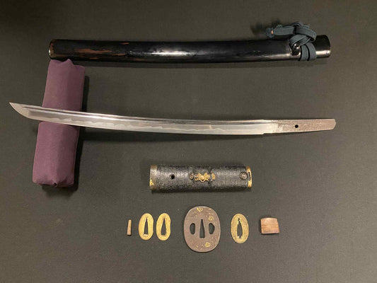 POSSIBLE BATTLE DAMAGED Antique Nihonto - Wakizashi in koshirae - Early Edo (300-400 years old)