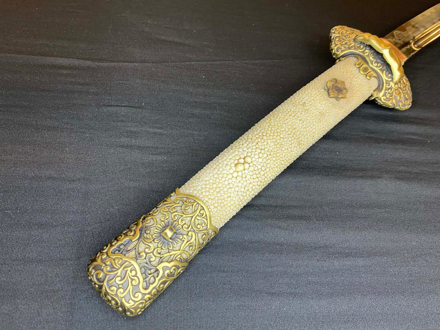 Dragonspring Emperor Tachi - Gold Kazaridachi - Kogarasu Hitatsura