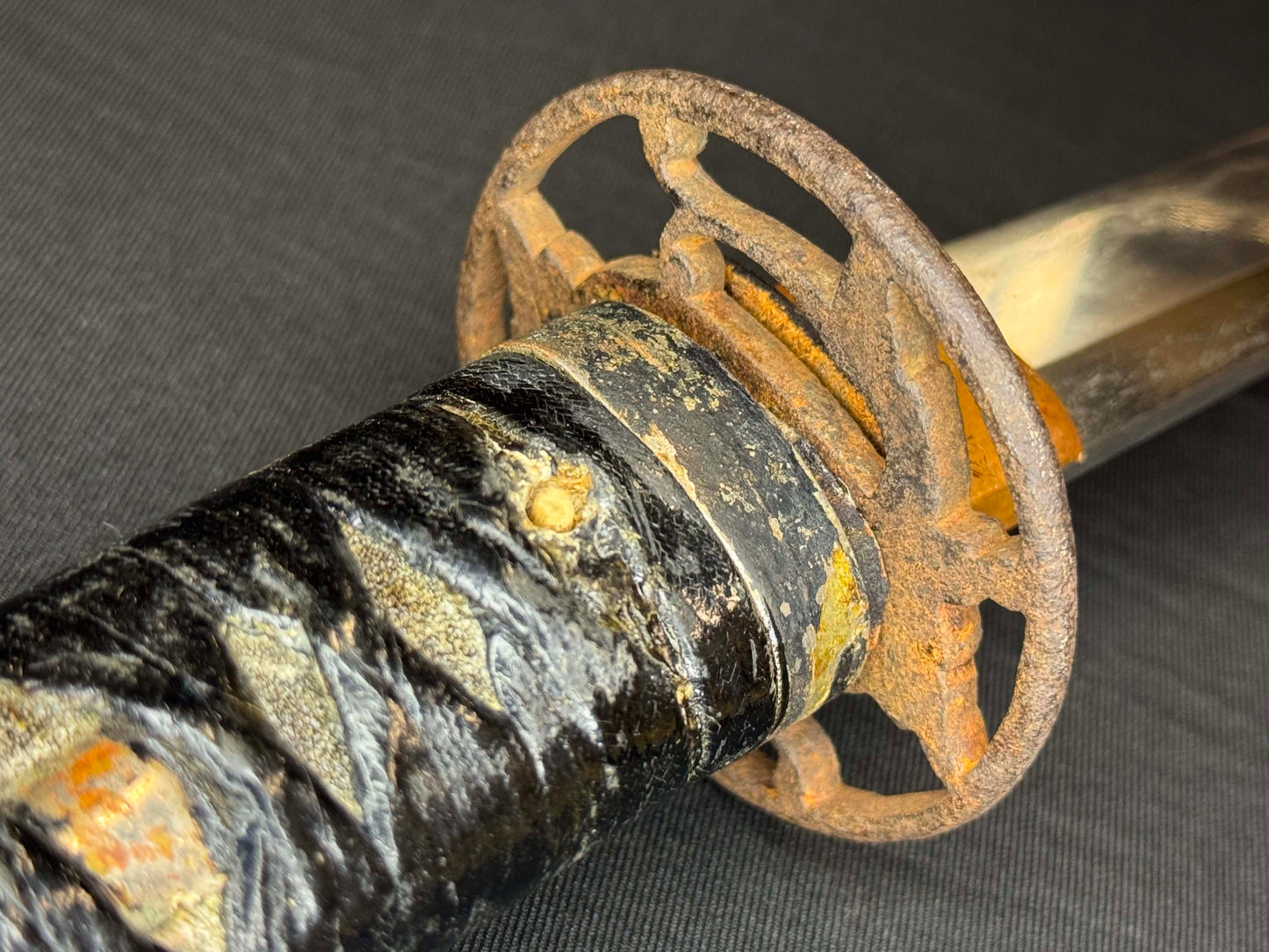 Antique Nihonto - Wakizashi in Handachi koshirae, signed Bizen Kuni Ju Osafune Sukesada, NBTHK CERTIFIED
