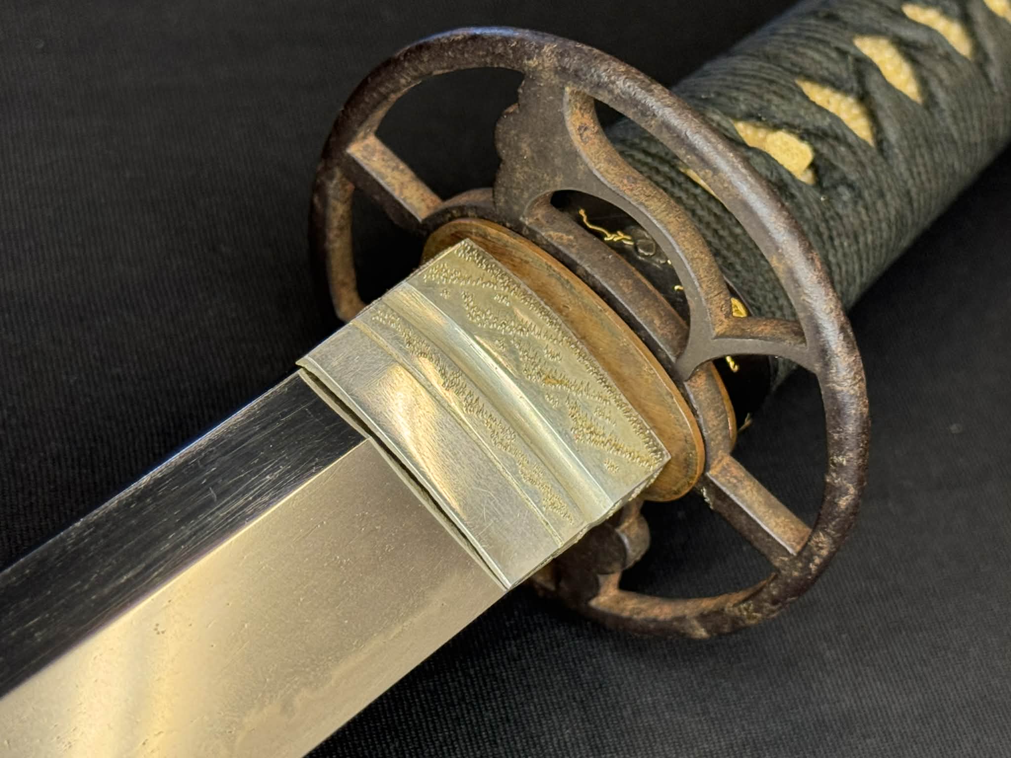 Antique Nihonto -  Katana in Koshirae - Signed Kunishige, First Year of Bunkyu (certified by NBTHK and NTHK)