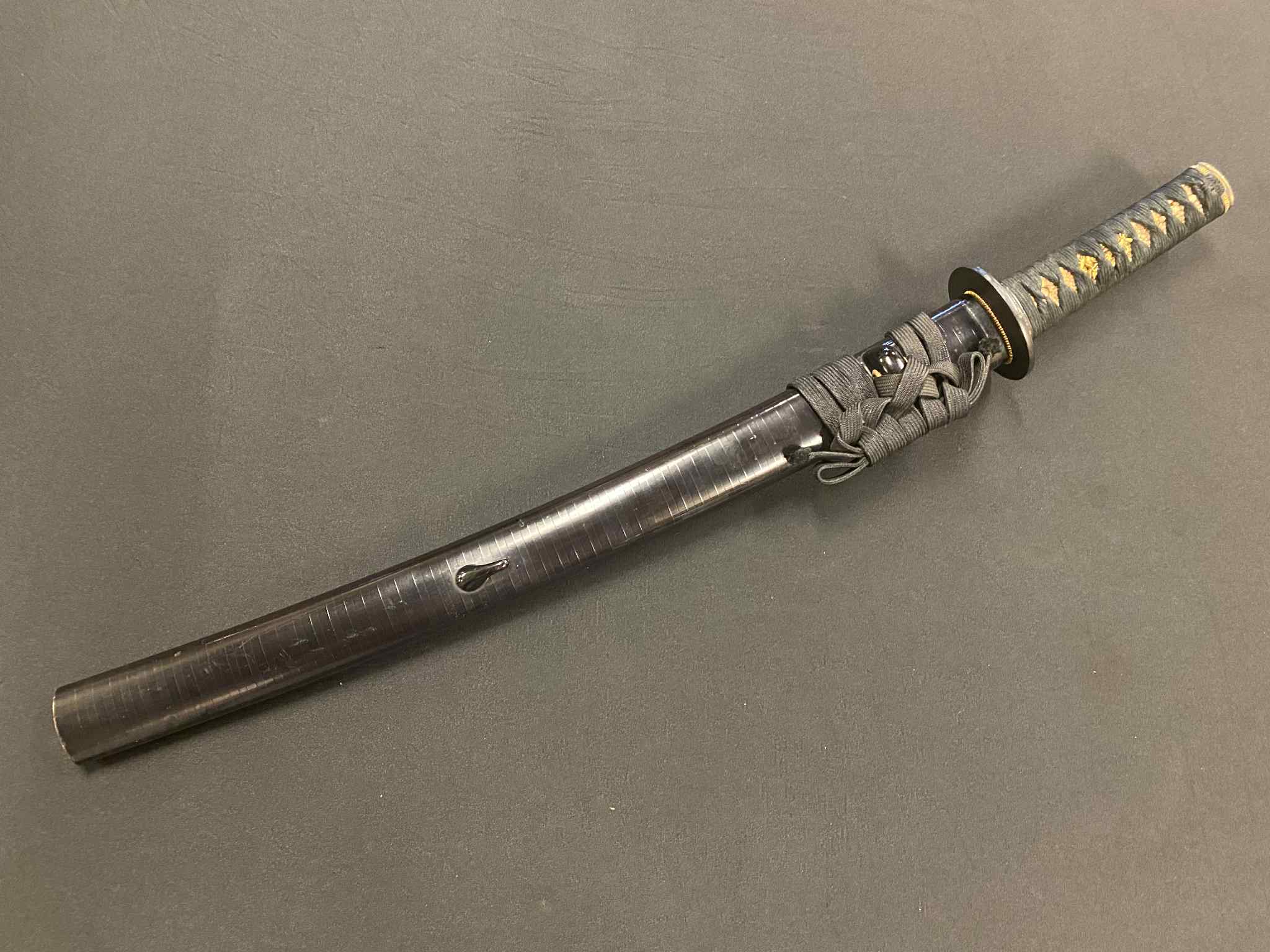 Antique Nihonto - Wakizashi in Koshirae - Edo Period (about 300 years old), Partial Signature Ho