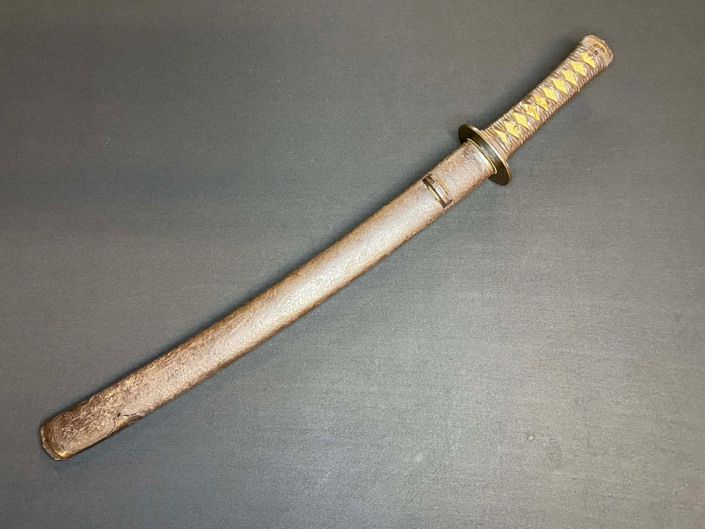 Antique Nihonto - Wakizashi in Handachi Koshirae - signed Echizen no Kuni Kanenori