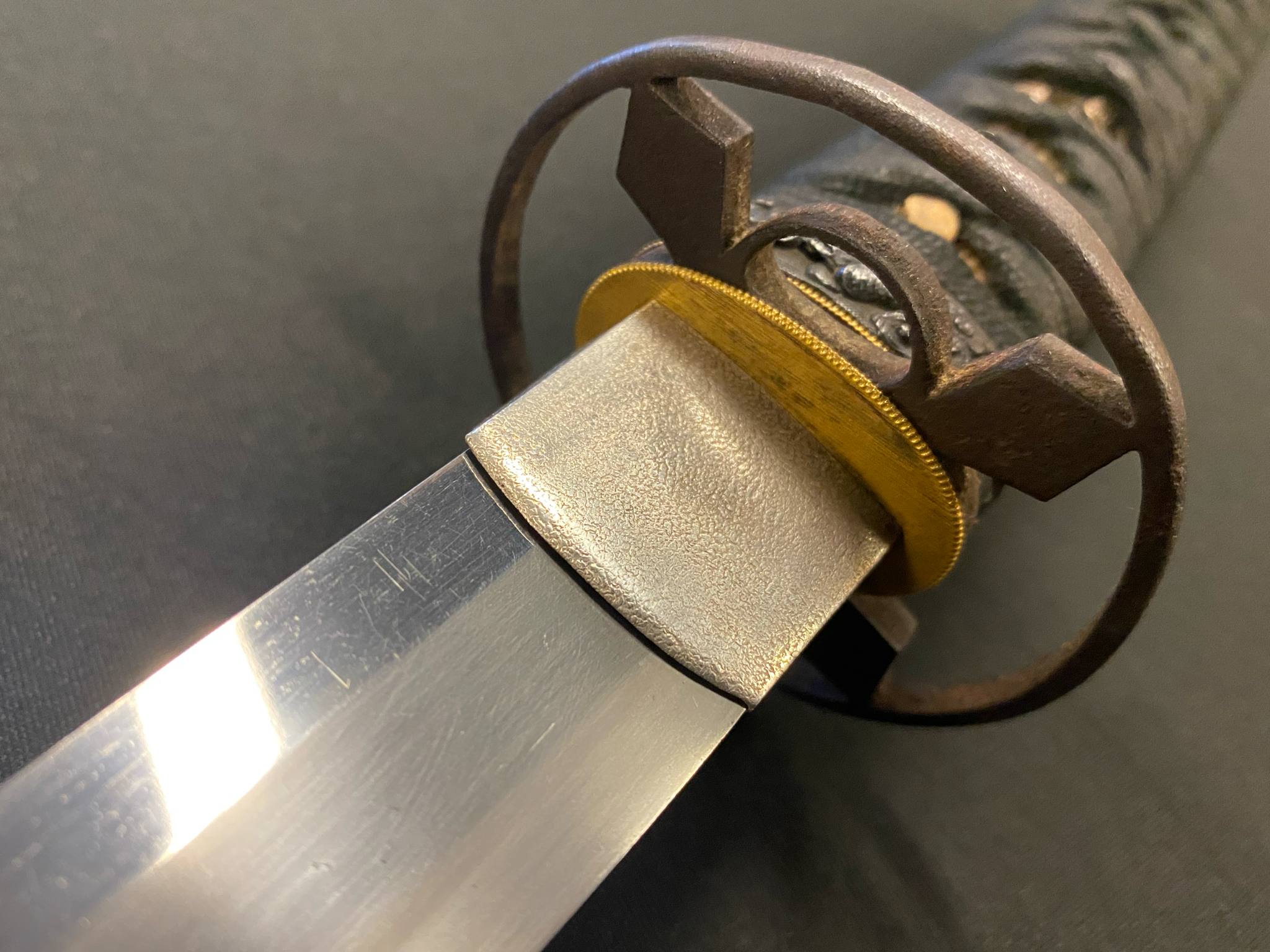 Antique Nihonto - Wakizashi in Koshirae - Early Edo (3-400 years old), unsigned