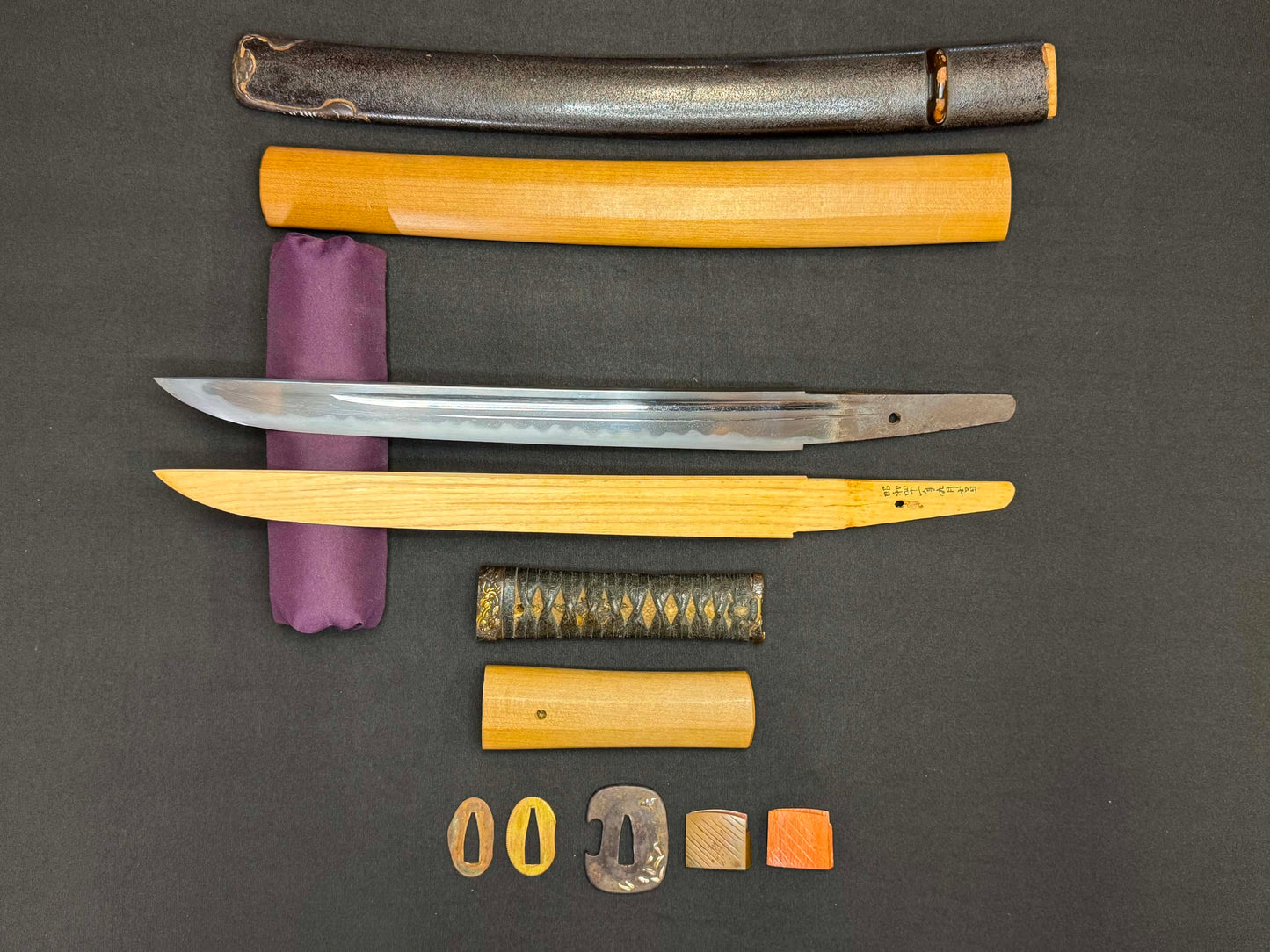 Antique Nihonto - Wakizashi with koshirae, Tsunagigaki attributed to Shimosaka