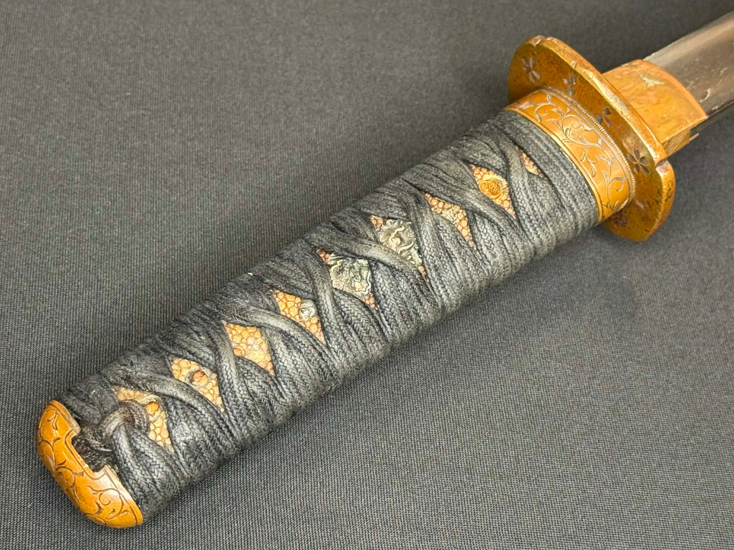Antique Nihonto - Wakizashi in Koshirae, signed Kanetsun (unverified)