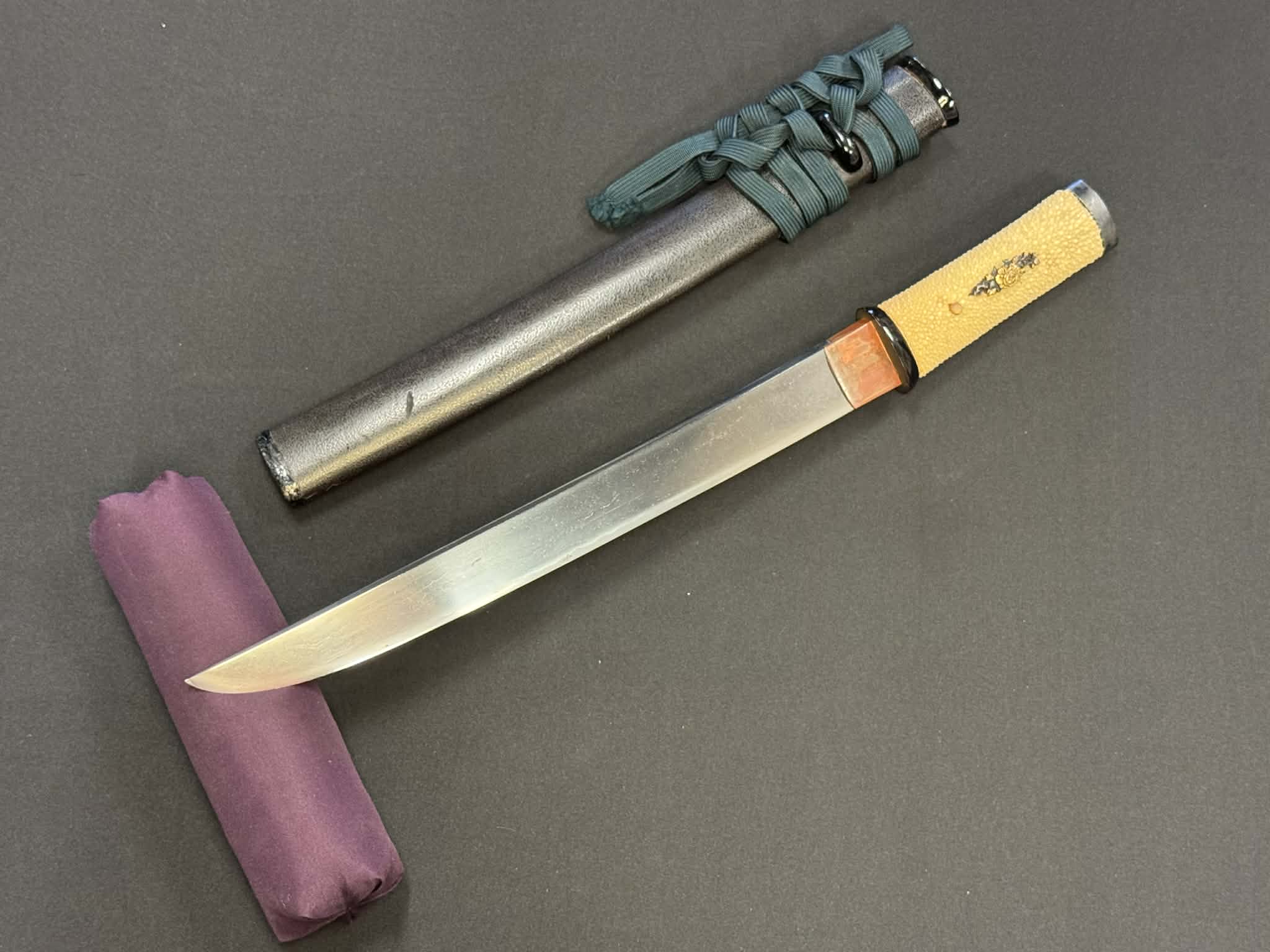 Antique Nihonto -  Edo Period (150-300 years old) Tanto in Koshirae - Signed Sekishu Ju Kiyoshige (unverified)