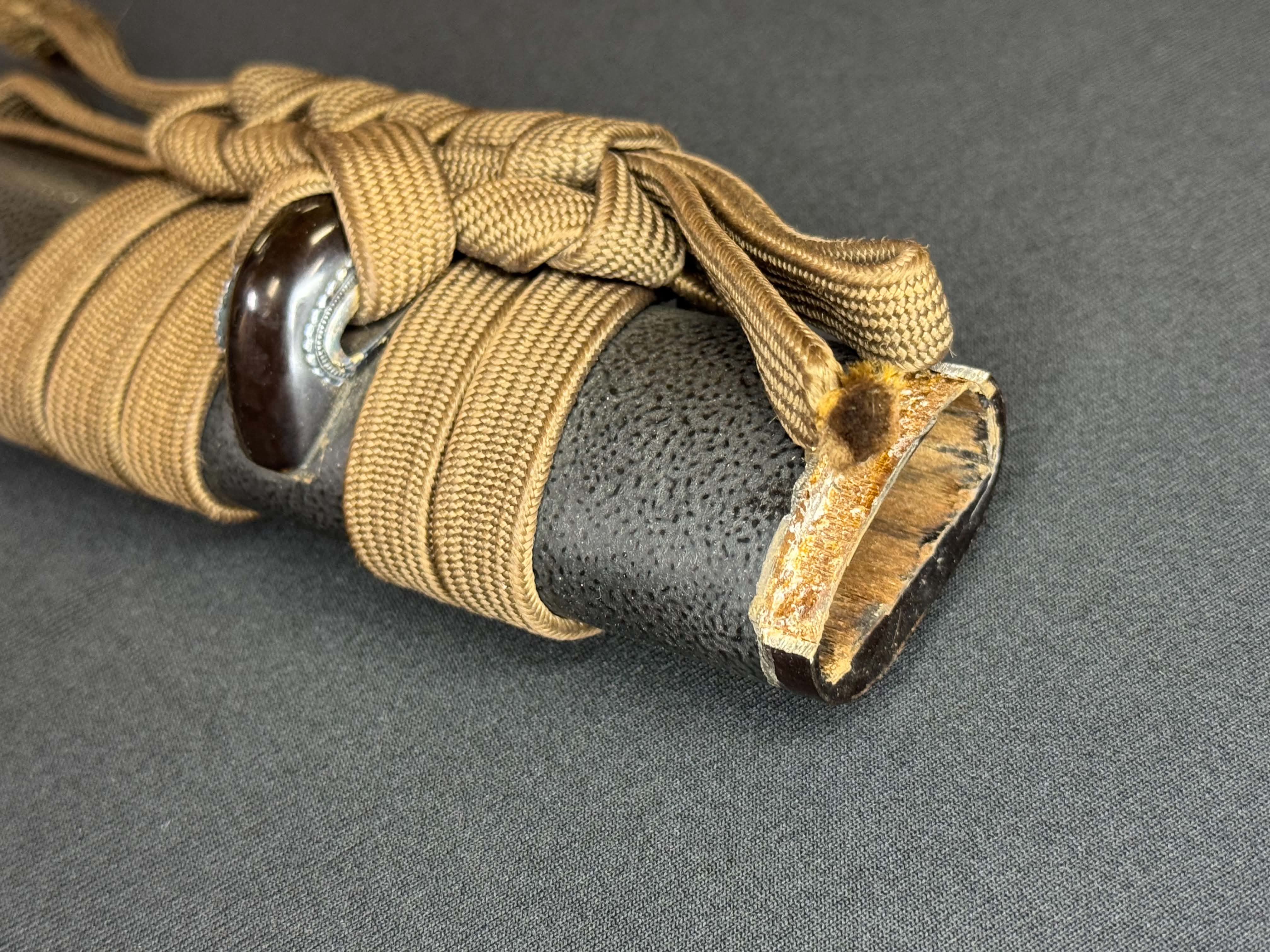 Antique Nihonto - Mid-Edo Wakizashi with Koshirae, signed Etchu no Kami Kanekuni, NBTHK certified