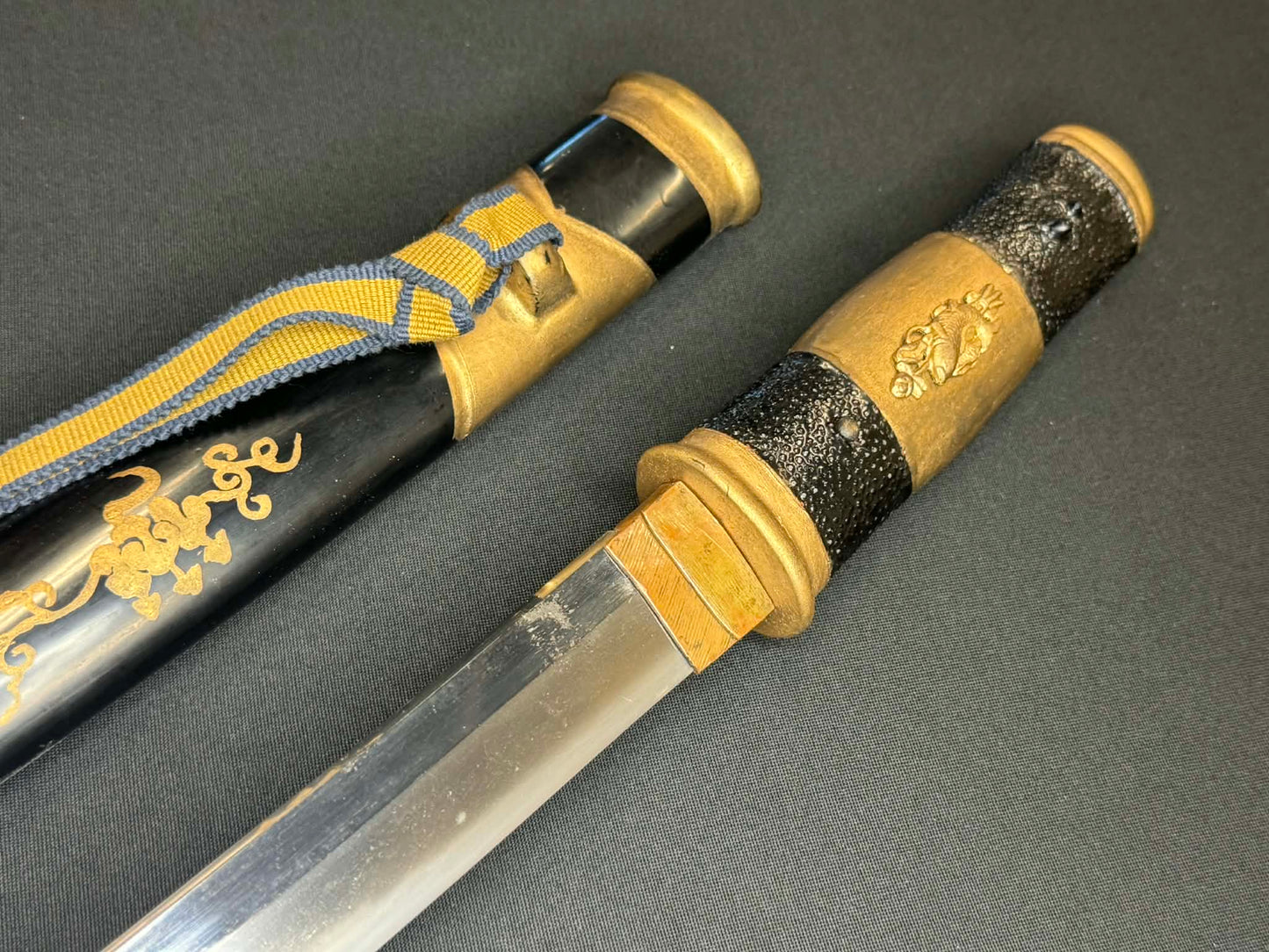 Antique Nihonto - Wakizashi in Koshirae, signed Suruga Ju Kanesada (unverified)