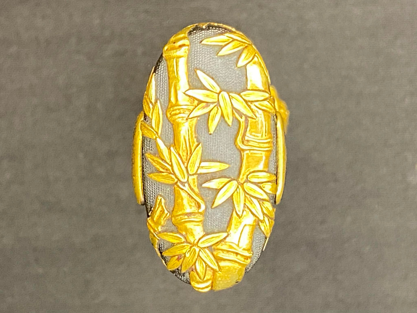 Antique Nihonto - Osoraku Tanto with Shrimp Koshirae - Edo Period, signed Soshu Ju Tsunahiro (unverified)