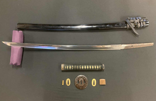 Antique Nihonto - Katana in Koshirae - Early Edo, unsigned